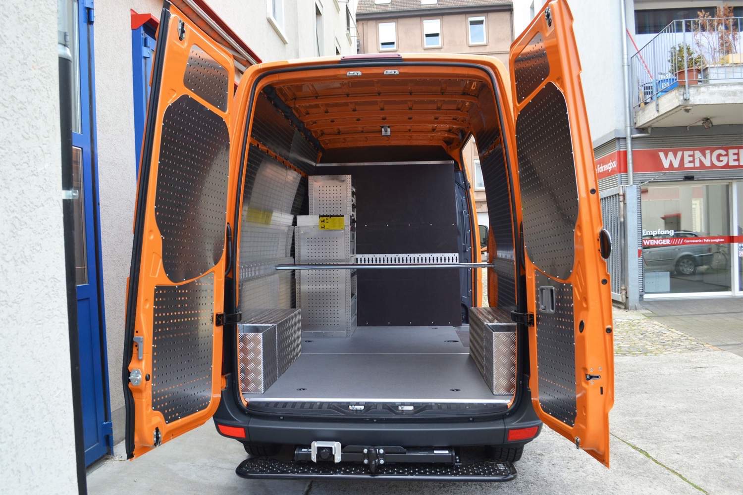 Fahrzeug gepflegt von Wenger AG Basel Abteilung /Individueller Ausbau/ Fahrzeug gepflegt von Wenger AG Basel Abteilung /Individueller Ausbau/