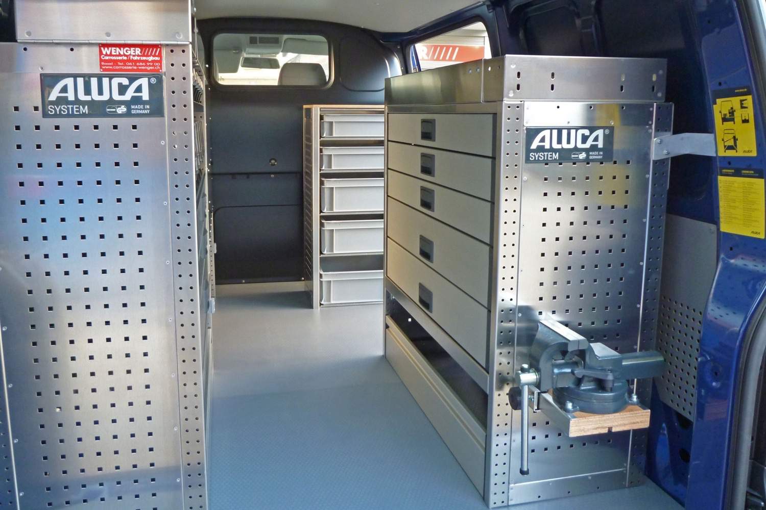 Fahrzeug gepflegt von Wenger AG Basel Abteilung /Regalsysteme/ Fahrzeug gepflegt von Wenger AG Basel Abteilung /Regalsysteme/