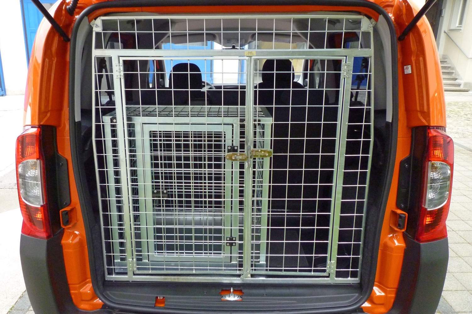 Fahrzeug gepflegt von Wenger AG Basel Abteilung /Individueller Ausbau/ Fahrzeug gepflegt von Wenger AG Basel Abteilung /Individueller Ausbau/