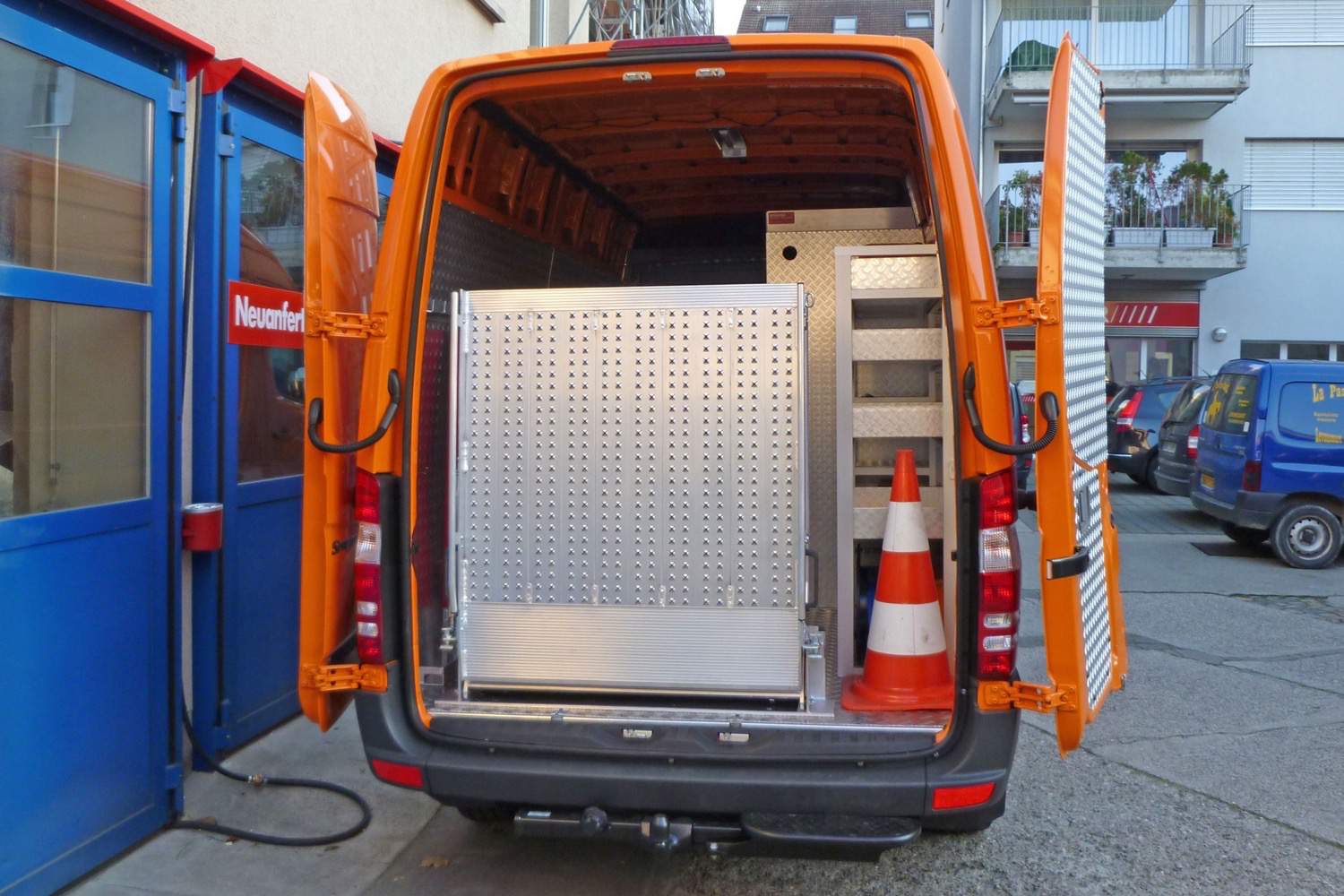 Fahrzeug gepflegt von Wenger AG Basel Abteilung /Individueller Ausbau/ Fahrzeug gepflegt von Wenger AG Basel Abteilung /Individueller Ausbau/