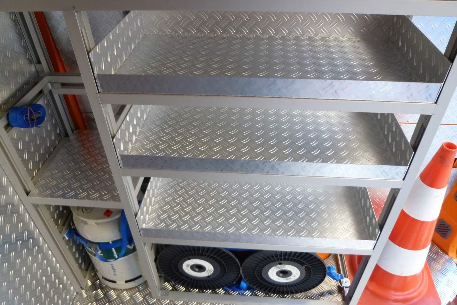 Fahrzeug gepflegt von Wenger AG Basel Abteilung /Individueller Ausbau/ Fahrzeug gepflegt von Wenger AG Basel Abteilung /Individueller Ausbau/