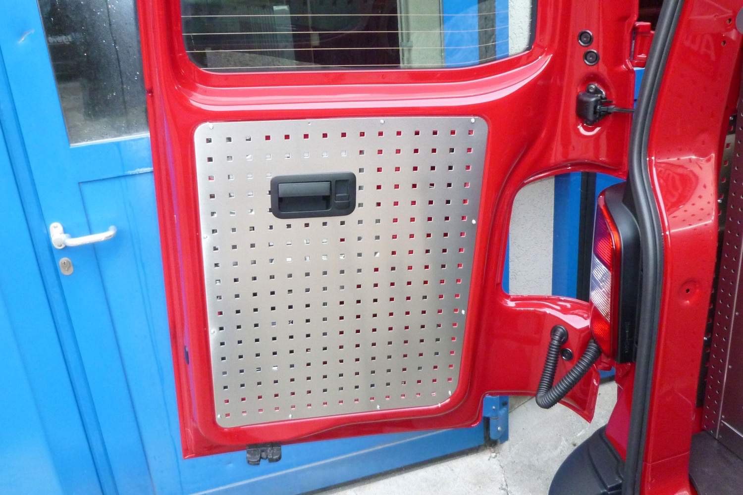 Fahrzeug gepflegt von Wenger AG Basel Abteilung /Ladungssicherung Ausbauten realisiert/ Fahrzeug gepflegt von Wenger AG Basel Abteilung /Ladungssicherung Ausbauten realisiert/