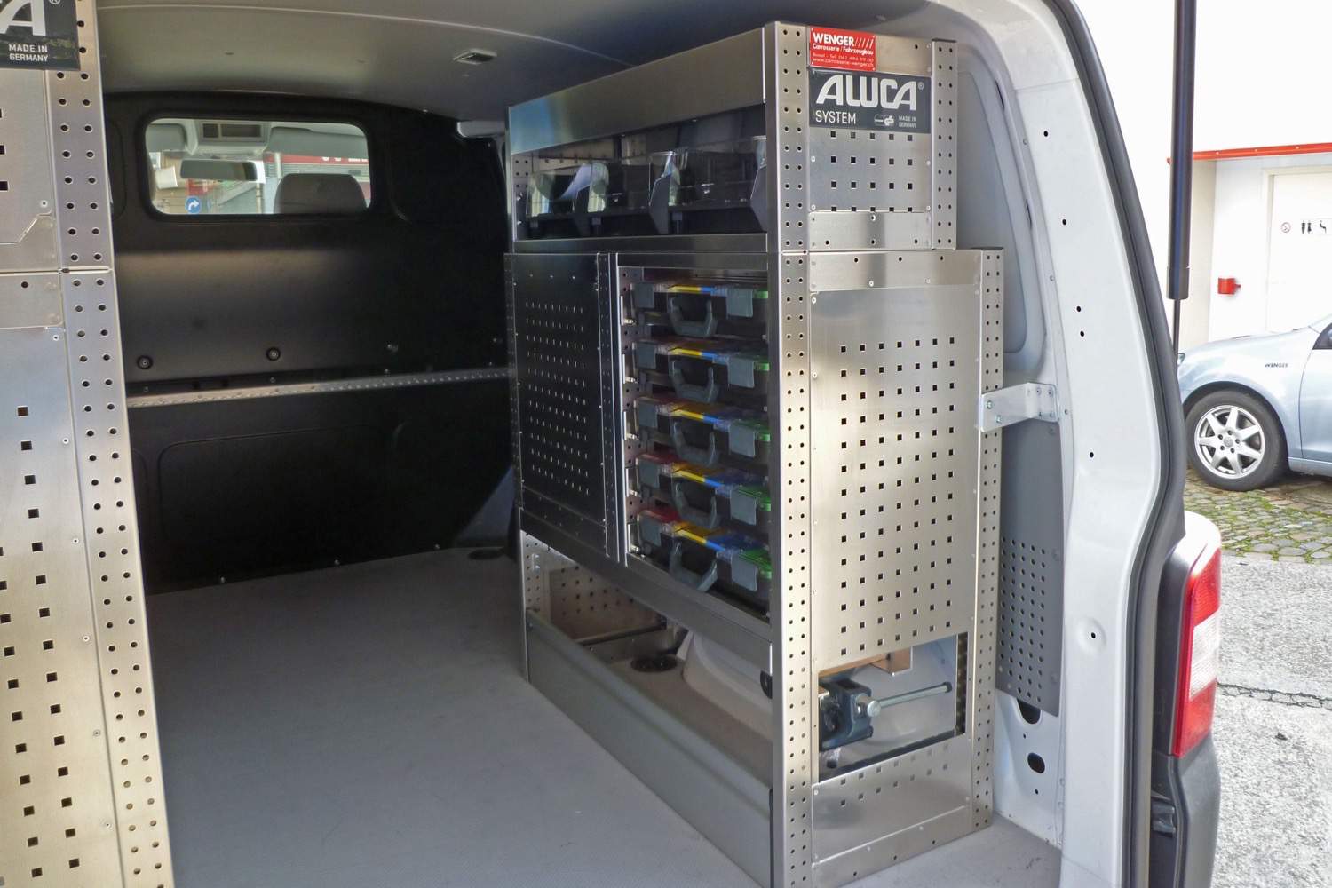 Fahrzeug gepflegt von Wenger AG Basel Abteilung /Regalsysteme/ Fahrzeug gepflegt von Wenger AG Basel Abteilung /Regalsysteme/