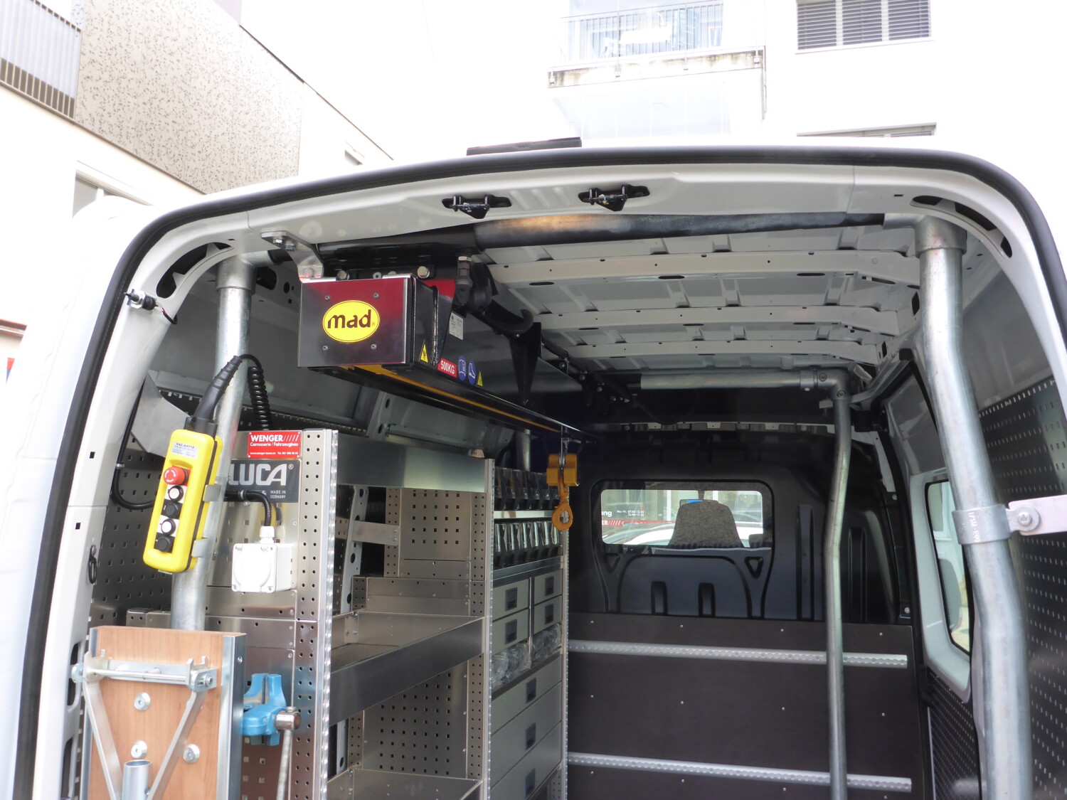 Fahrzeug gepflegt von Wenger AG Basel Abteilung /Individueller Ausbau/ Fahrzeug gepflegt von Wenger AG Basel Abteilung /Individueller Ausbau/