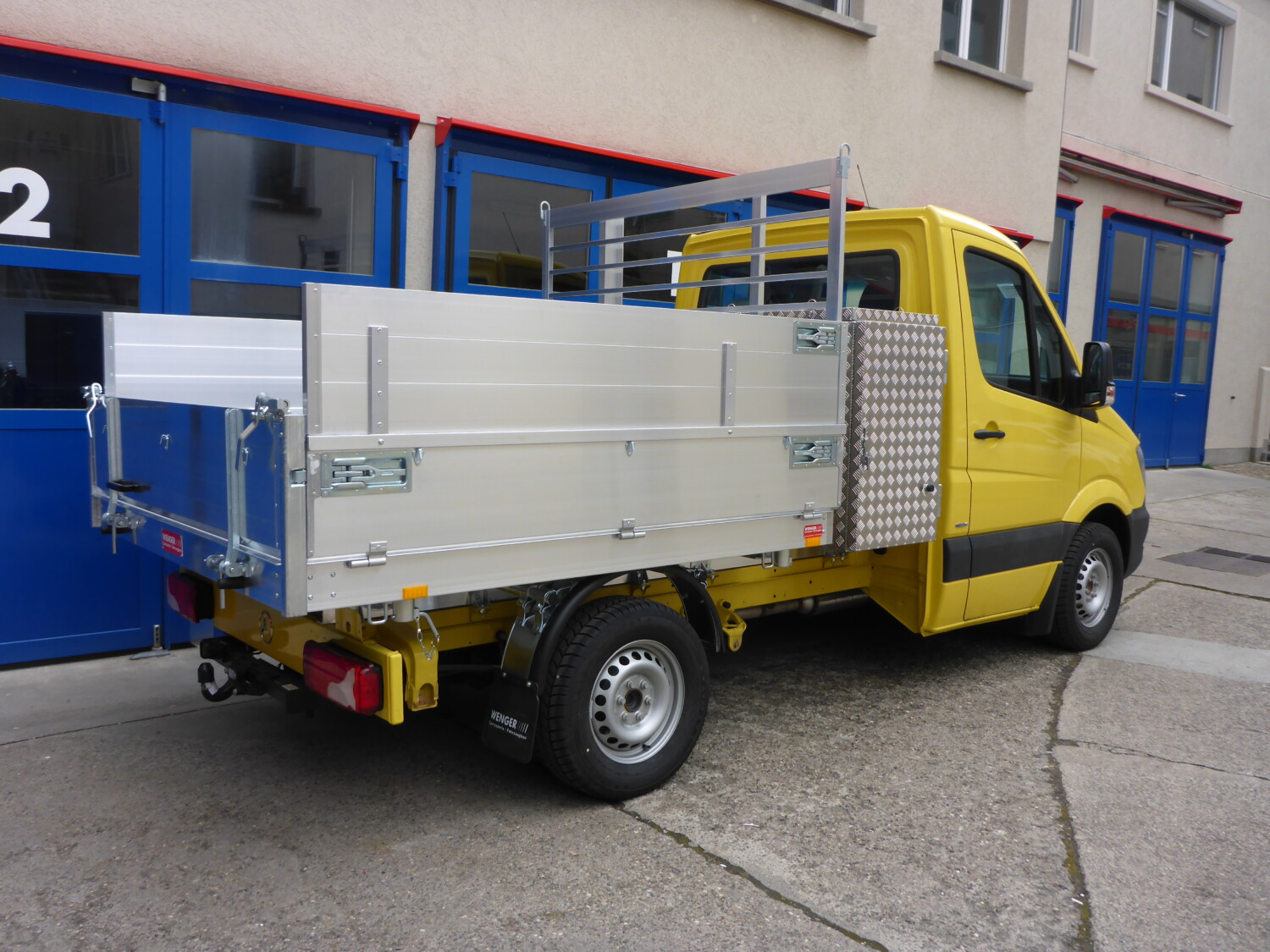 Fahrzeug gepflegt von Wenger AG Basel Abteilung /Kipper/ Fahrzeug gepflegt von Wenger AG Basel Abteilung /Kipper/