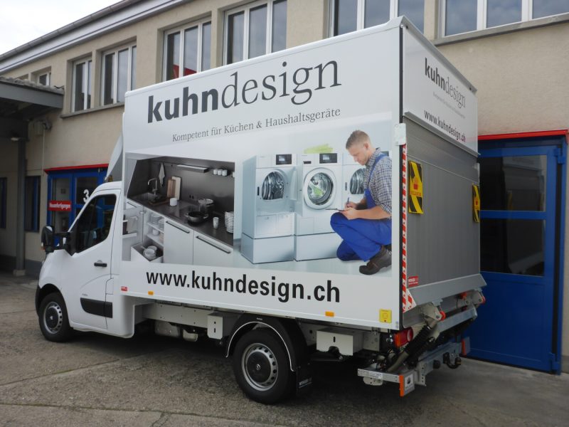 Nutzfahrzeug Renault Master hergestellt von Wenger AG Basel Abteilung Fahrzeugbau/Aufbauten/Koffer