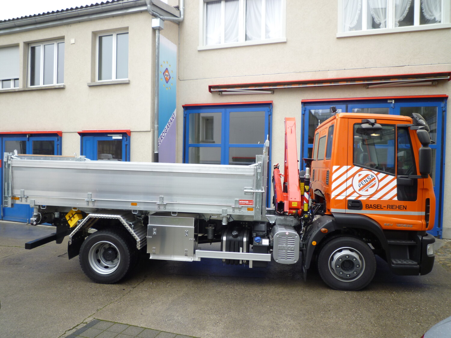 Fahrzeug gepflegt von Wenger AG Basel Abteilung /Kran/ Fahrzeug gepflegt von Wenger AG Basel Abteilung /Kran/