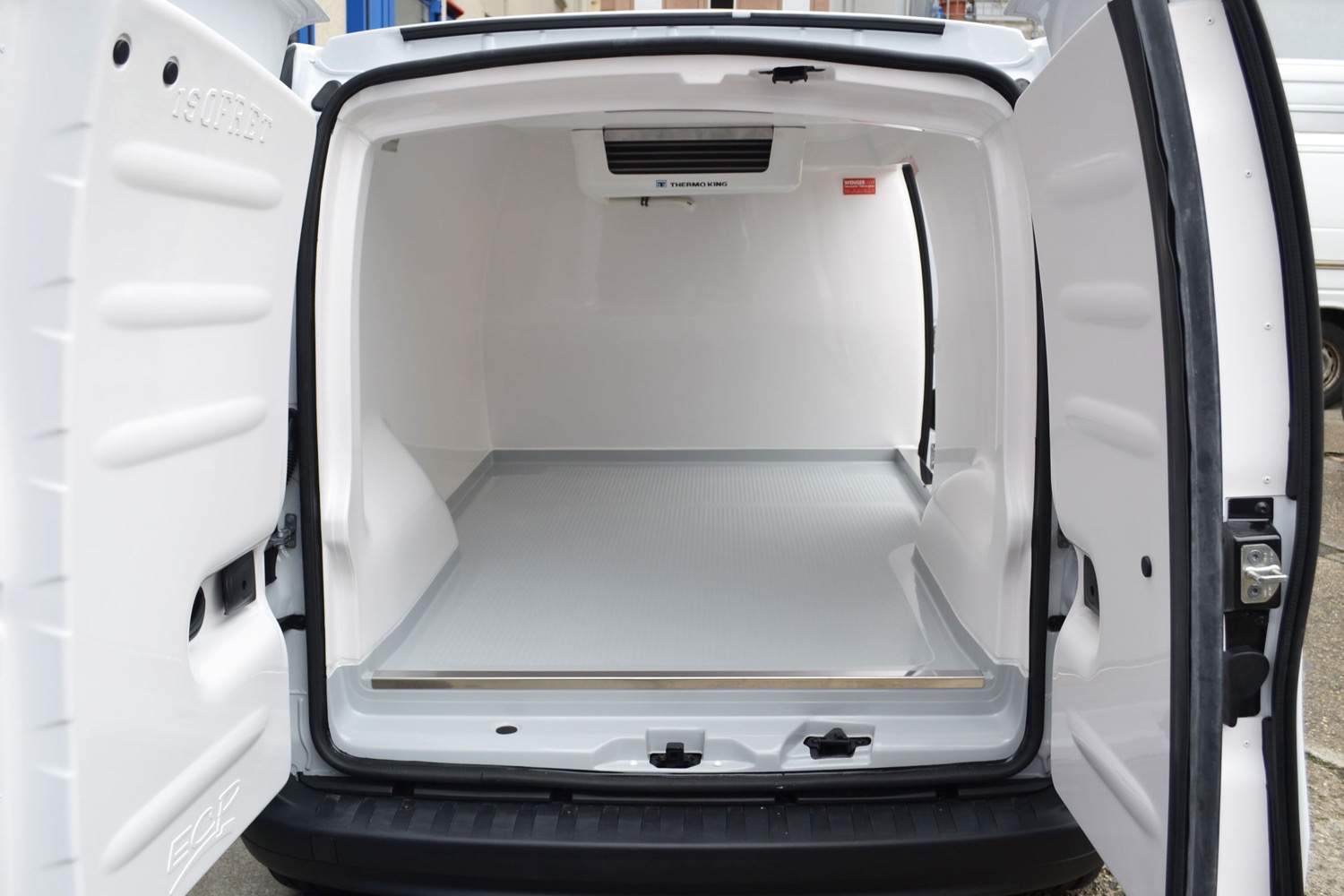 Fahrzeug gepflegt von Wenger AG Basel Abteilung /Kühlausbau/ Fahrzeug gepflegt von Wenger AG Basel Abteilung /Kühlausbau/