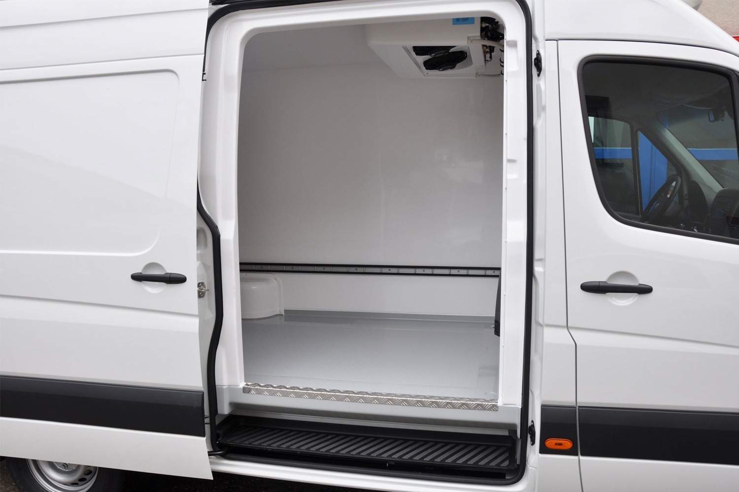 Fahrzeug gepflegt von Wenger AG Basel Abteilung /Kühlausbau/ Fahrzeug gepflegt von Wenger AG Basel Abteilung /Kühlausbau/