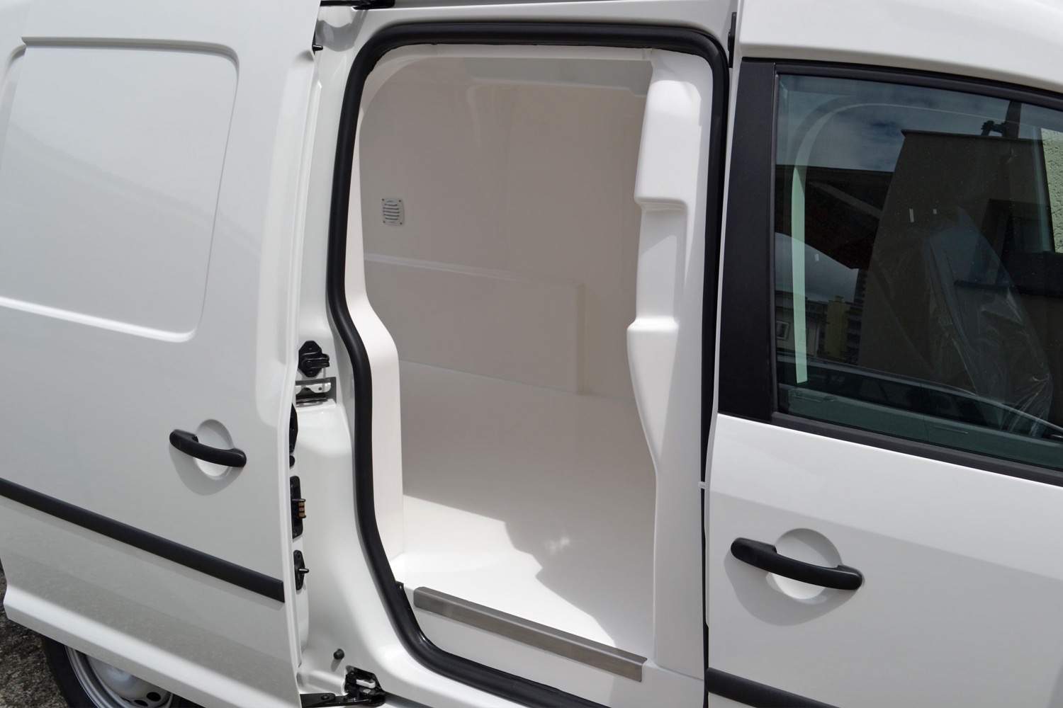 Fahrzeug gepflegt von Wenger AG Basel Abteilung /Kühlausbau/ Fahrzeug gepflegt von Wenger AG Basel Abteilung /Kühlausbau/