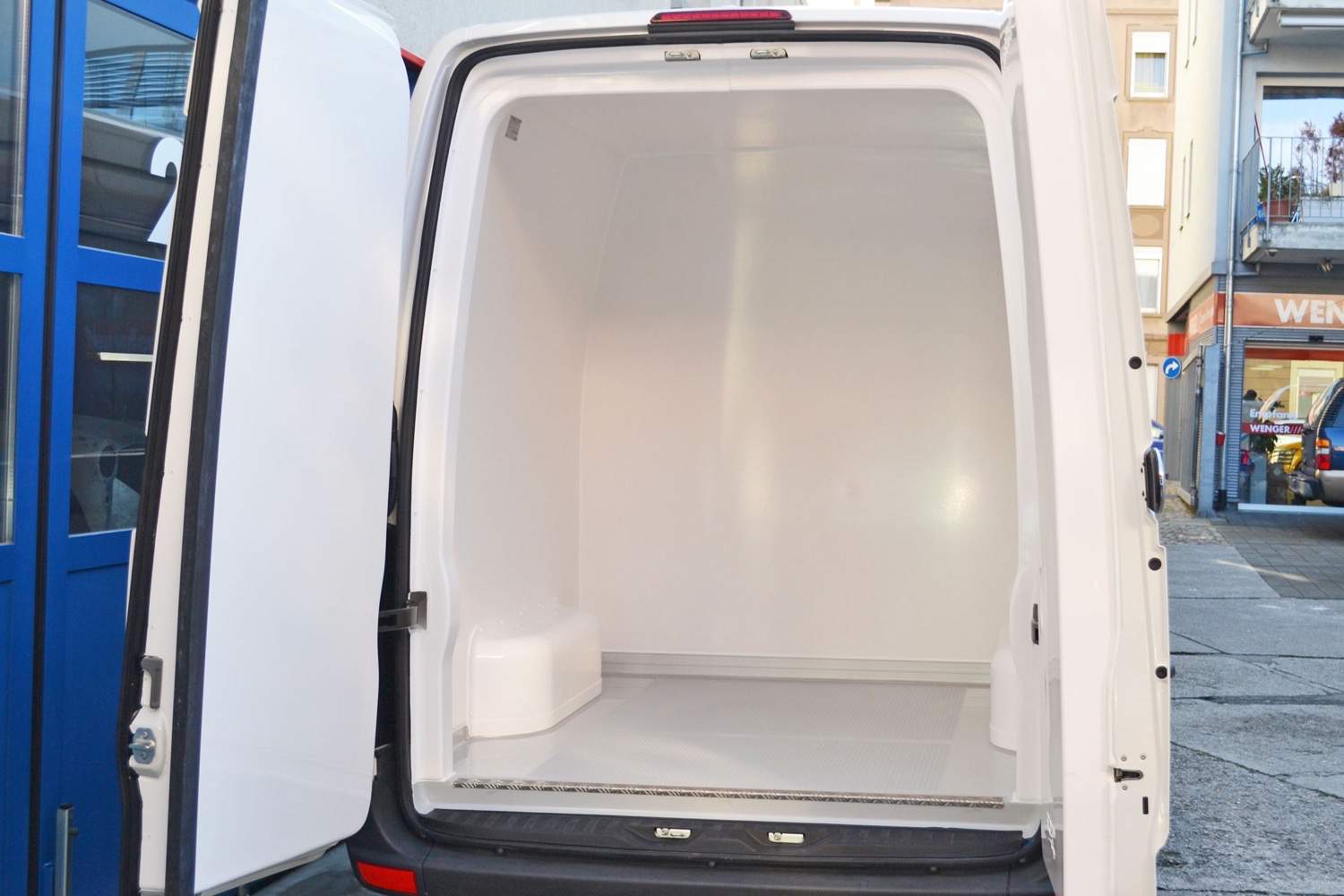 Fahrzeug gepflegt von Wenger AG Basel Abteilung /Kühlausbau/ Fahrzeug gepflegt von Wenger AG Basel Abteilung /Kühlausbau/