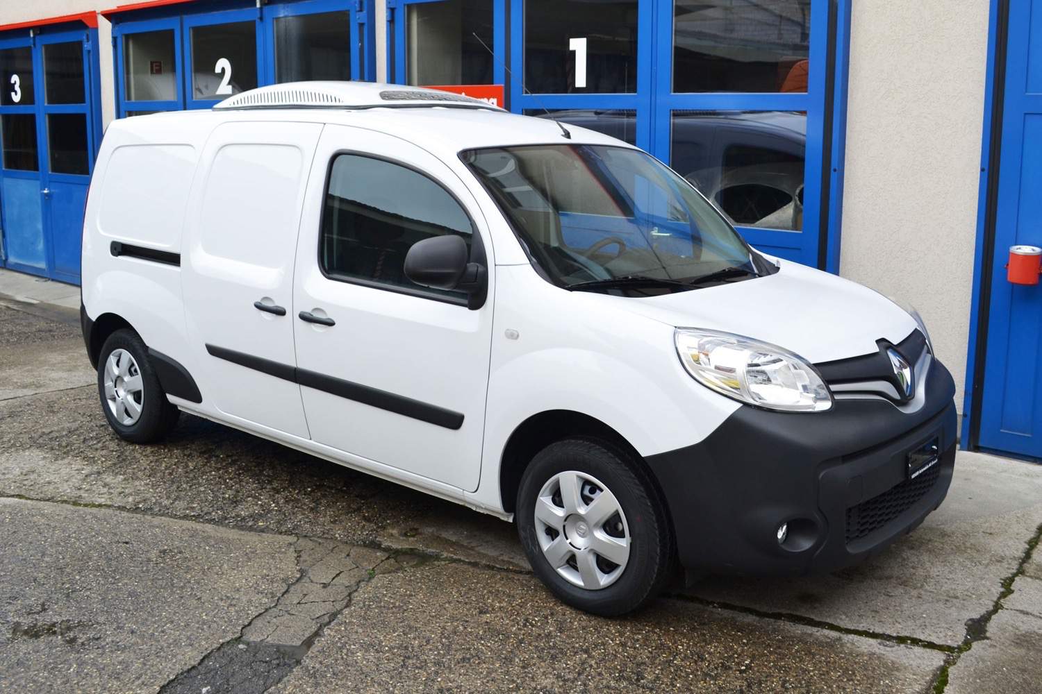 Fahrzeug gepflegt von Wenger AG Basel Abteilung /Kühlausbau/ Fahrzeug gepflegt von Wenger AG Basel Abteilung /Kühlausbau/