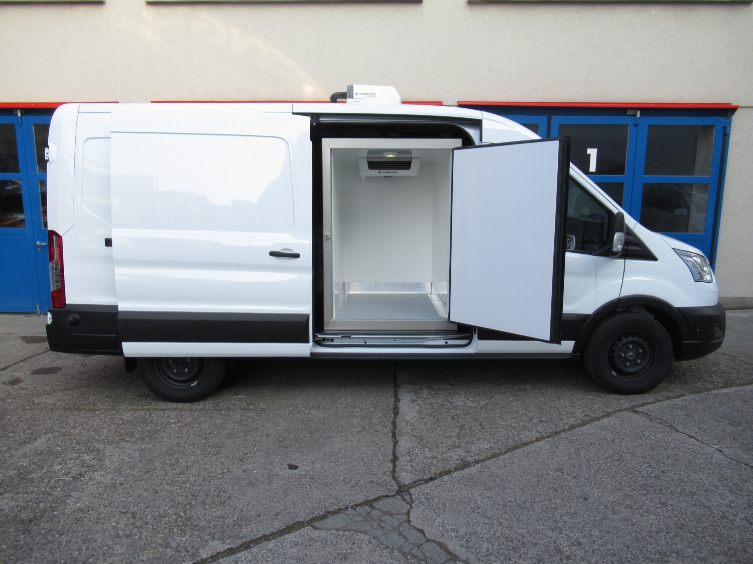 Fahrzeug gepflegt von Wenger AG Basel Abteilung /Kühlausbau/ Fahrzeug gepflegt von Wenger AG Basel Abteilung /Kühlausbau/