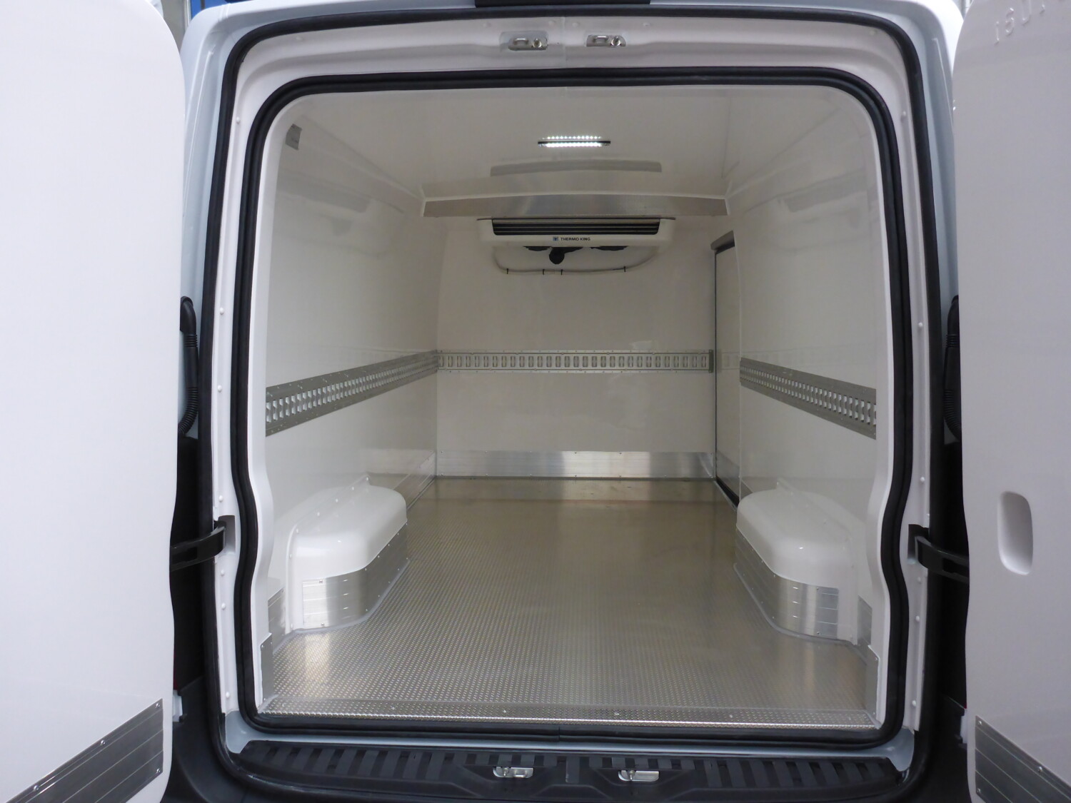 Fahrzeug gepflegt von Wenger AG Basel Abteilung /Ladungssicherung Ausbauten realisiert/ Fahrzeug gepflegt von Wenger AG Basel Abteilung /Ladungssicherung Ausbauten realisiert/