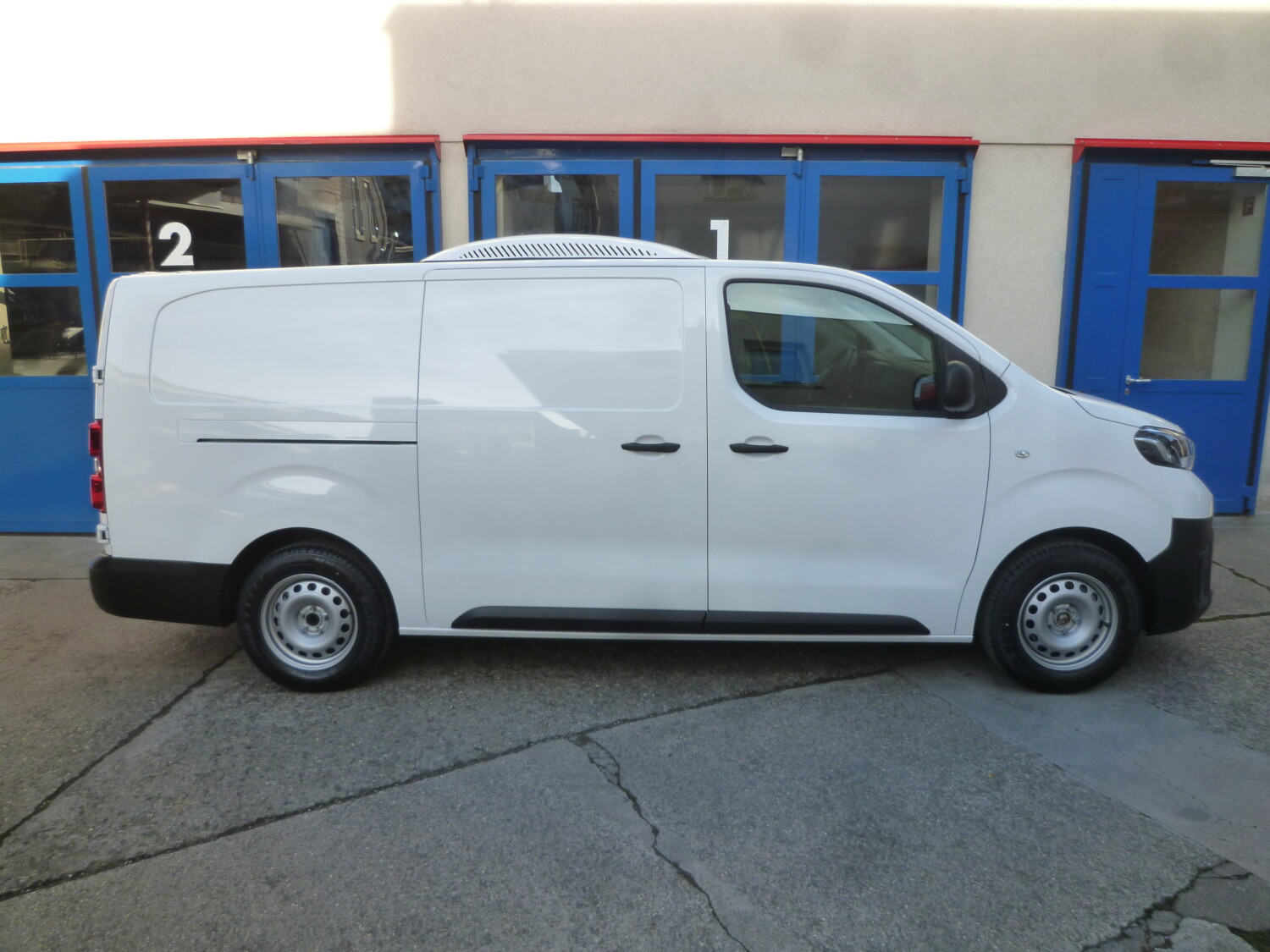 Fahrzeug gepflegt von Wenger AG Basel Abteilung /Kühlausbau/ Fahrzeug gepflegt von Wenger AG Basel Abteilung /Kühlausbau/