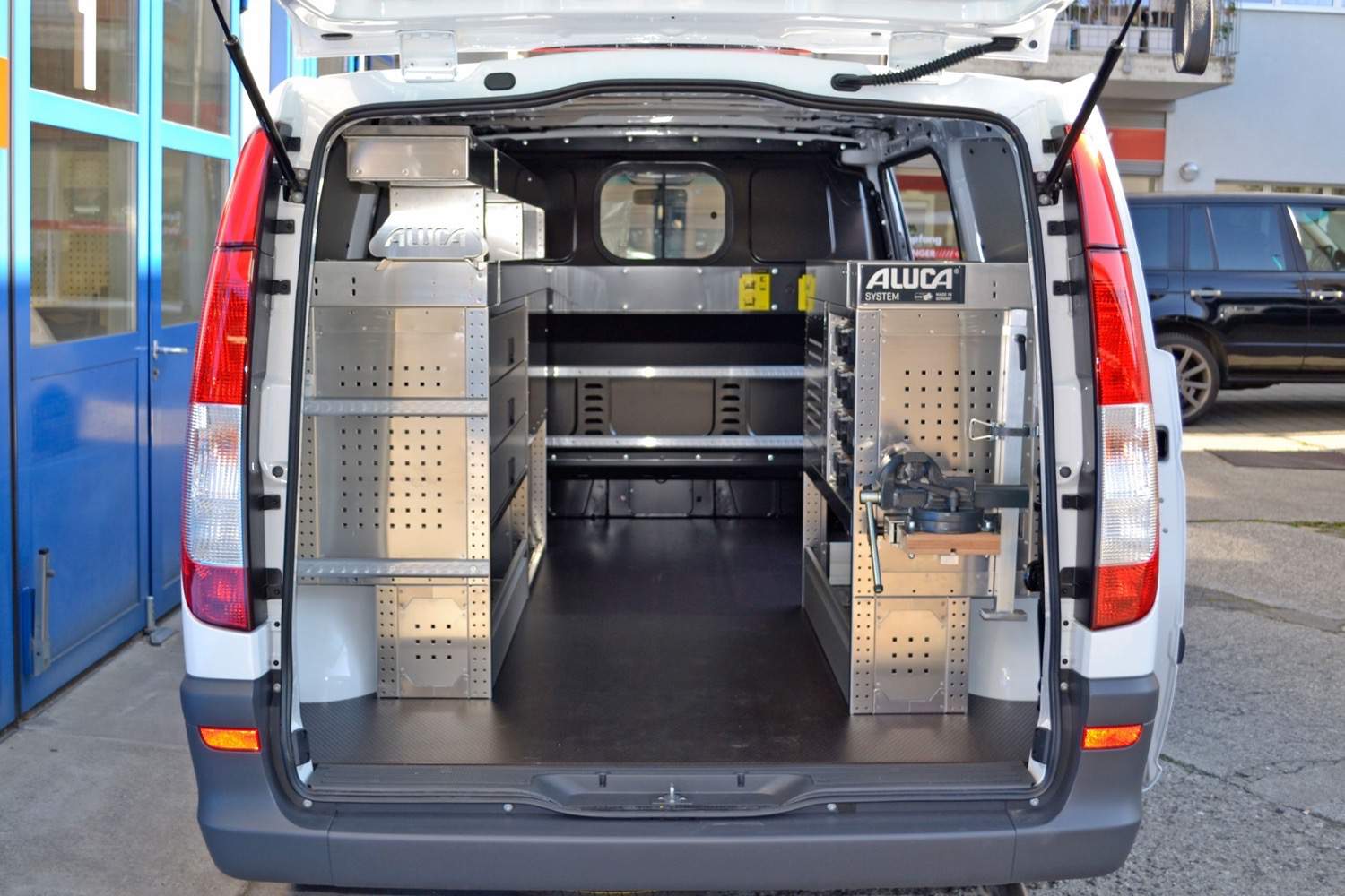 Fahrzeug gepflegt von Wenger AG Basel Abteilung /Regalsysteme/ Fahrzeug gepflegt von Wenger AG Basel Abteilung /Regalsysteme/