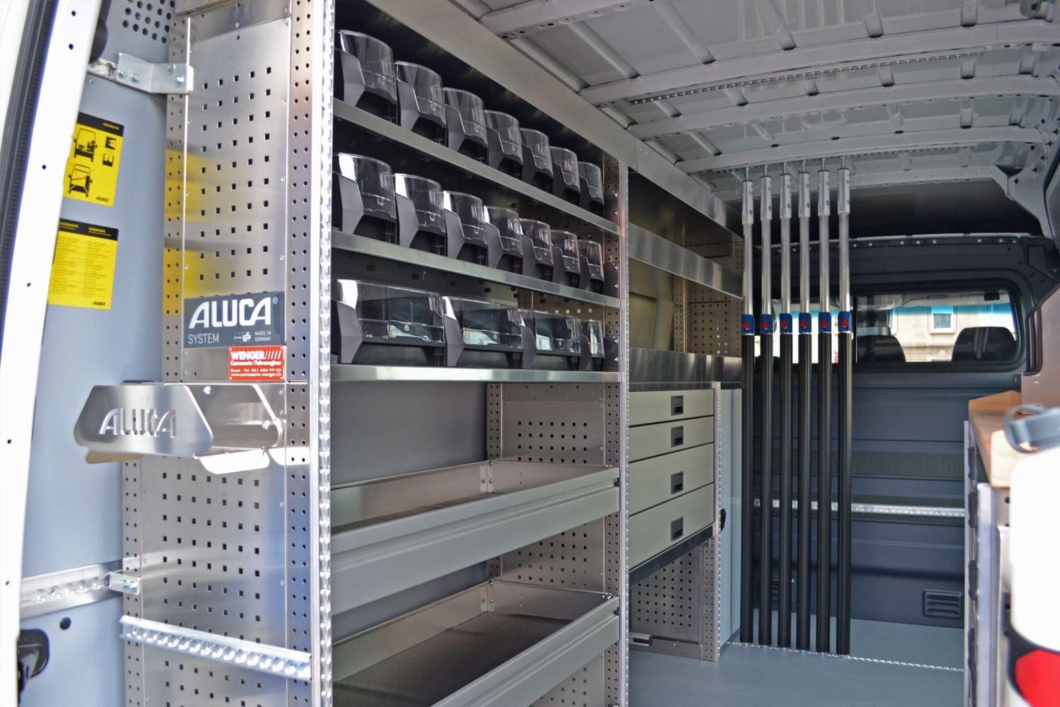 Fahrzeug gepflegt von Wenger AG Basel Abteilung /Ladungssicherung Ausbauten realisiert/ Fahrzeug gepflegt von Wenger AG Basel Abteilung /Ladungssicherung Ausbauten realisiert/