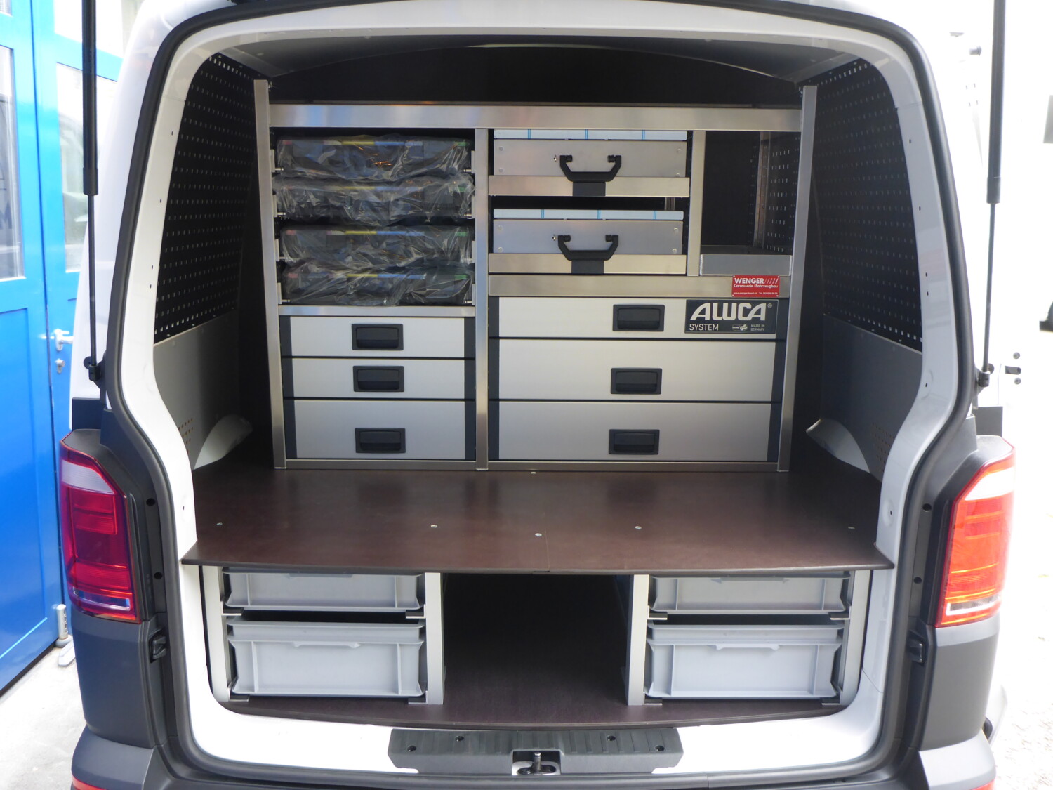Fahrzeug gepflegt von Wenger AG Basel Abteilung /Individueller Ausbau/ Fahrzeug gepflegt von Wenger AG Basel Abteilung /Individueller Ausbau/