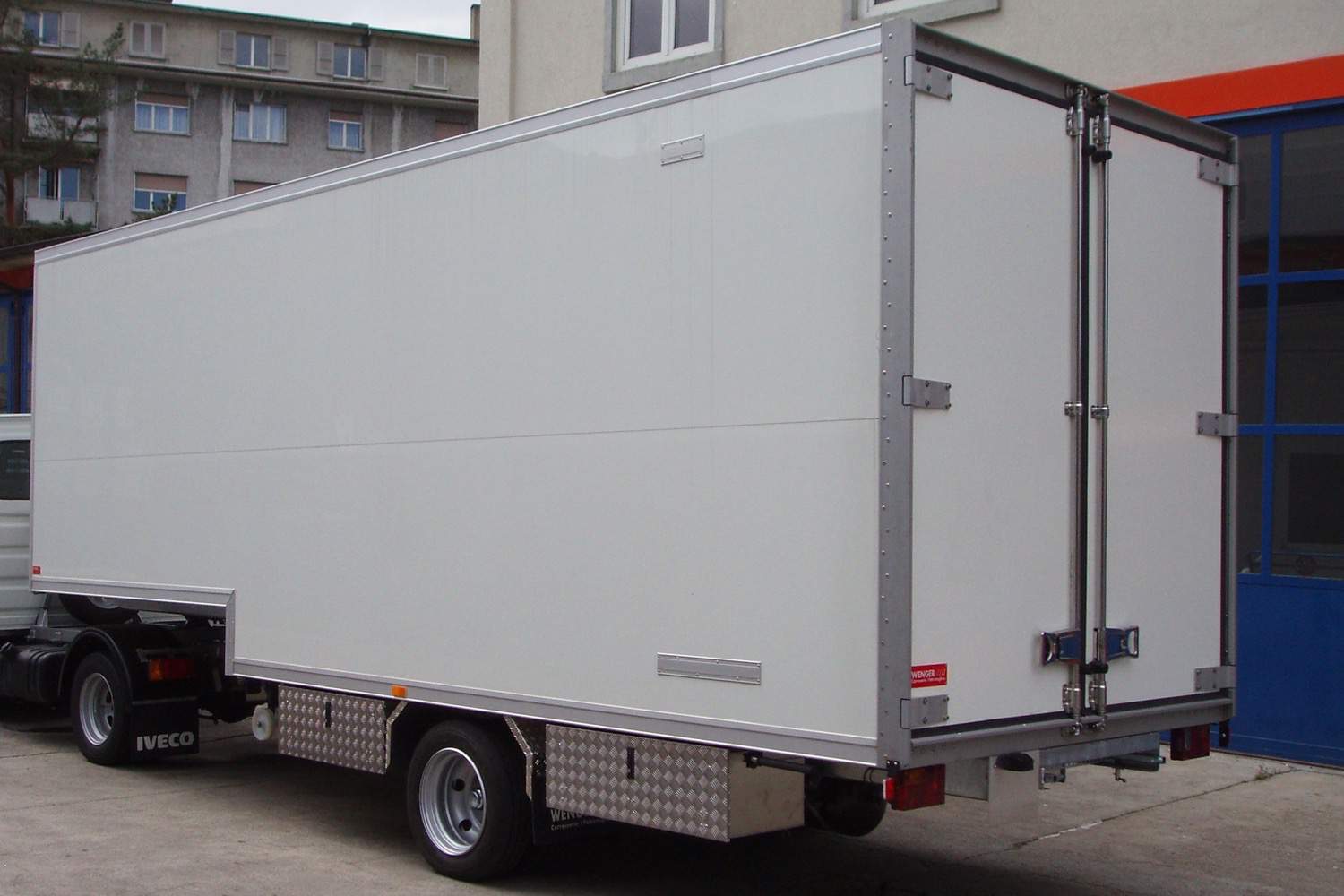 Fahrzeug gepflegt von Wenger AG Basel Abteilung /Sattelanhänger/ Fahrzeug gepflegt von Wenger AG Basel Abteilung /Sattelanhänger/