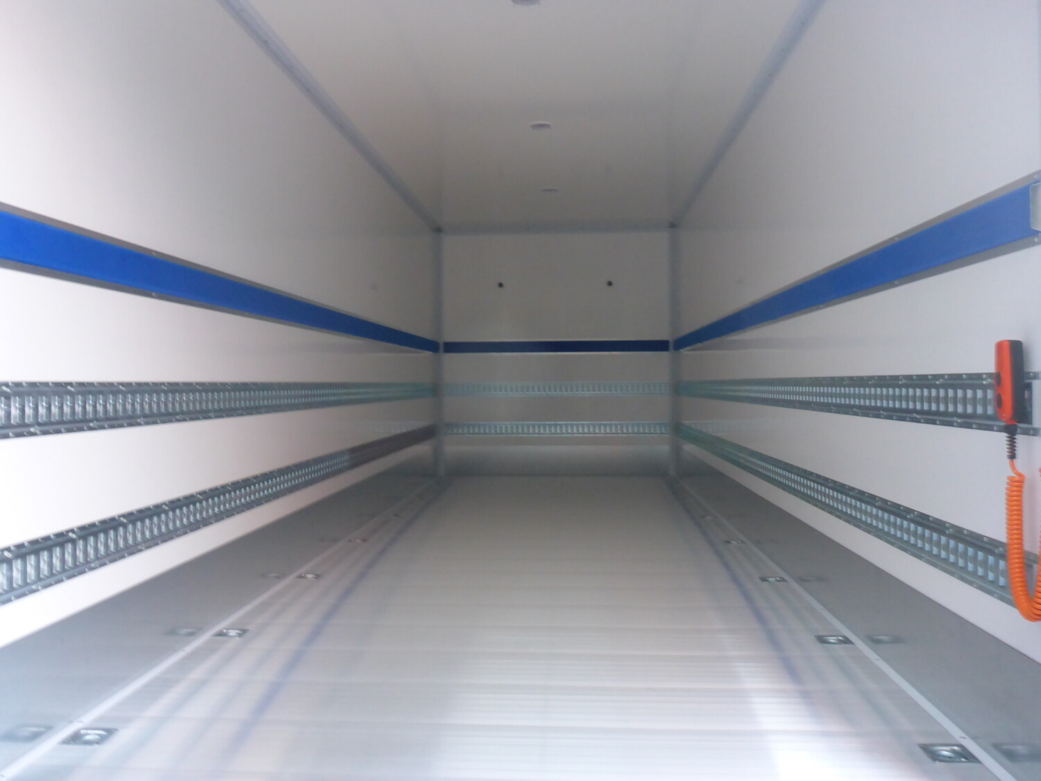 Fahrzeug gepflegt von Wenger AG Basel Abteilung /Sattelanhänger/ Fahrzeug gepflegt von Wenger AG Basel Abteilung /Sattelanhänger/