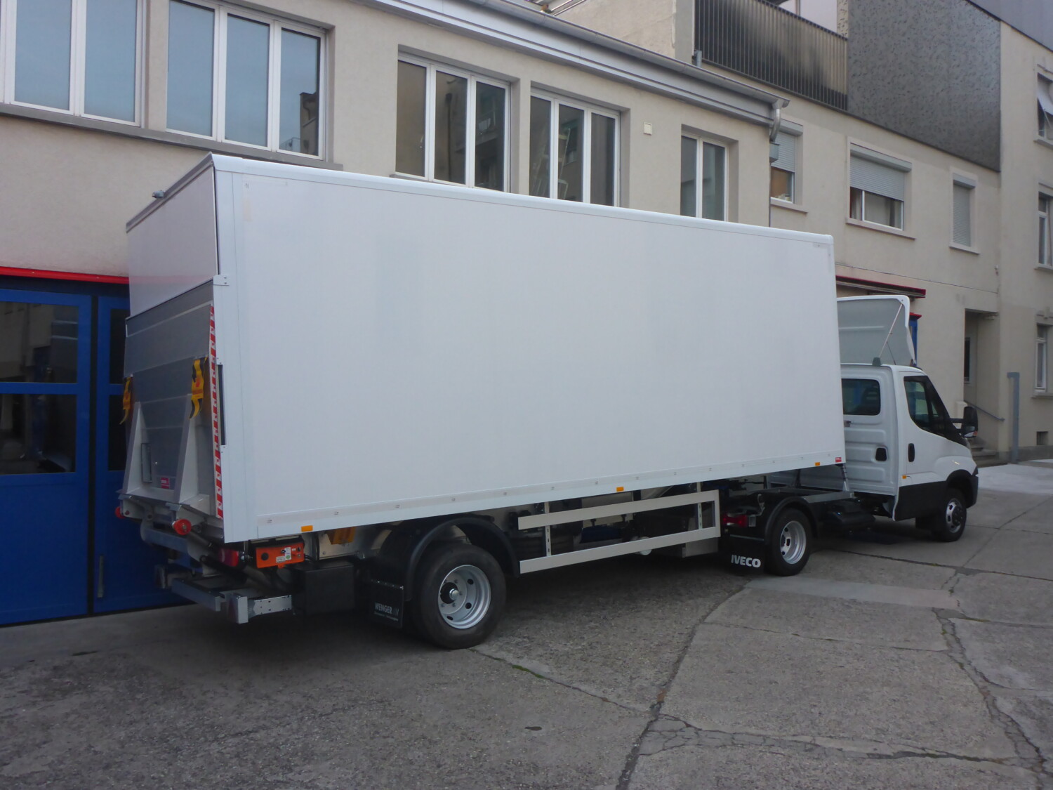 Fahrzeug gepflegt von Wenger AG Basel Abteilung /Sattelanhänger/ Fahrzeug gepflegt von Wenger AG Basel Abteilung /Sattelanhänger/