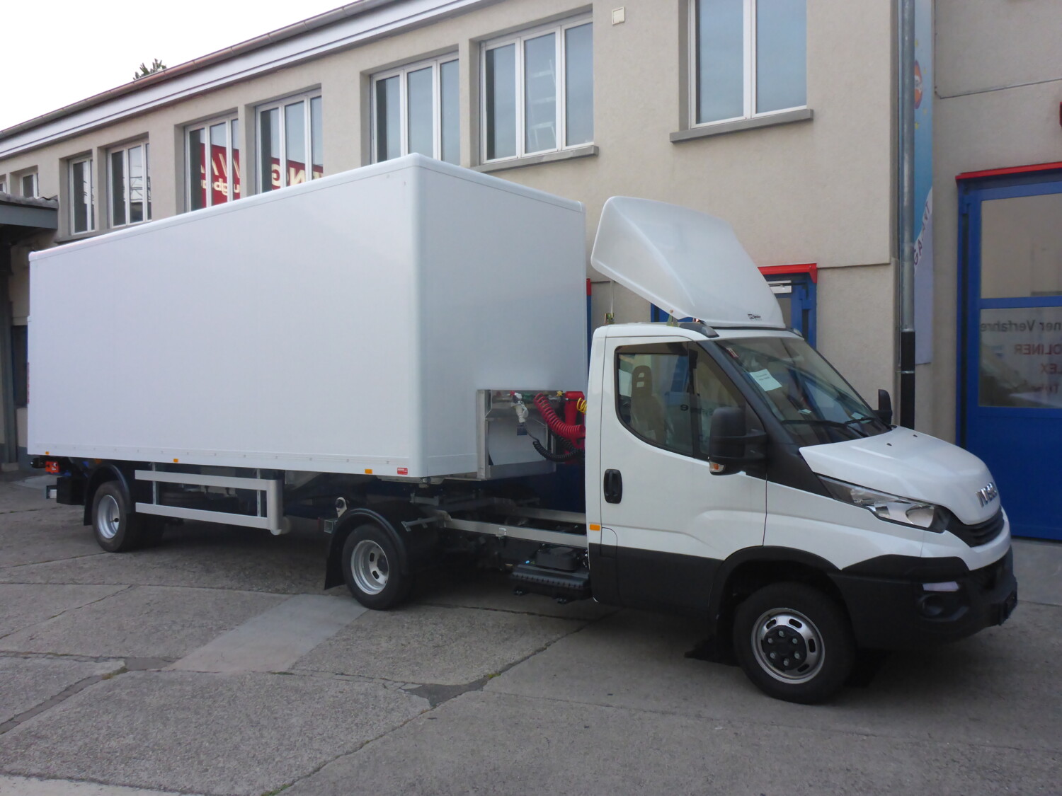 Fahrzeug gepflegt von Wenger AG Basel Abteilung /Sattelanhänger/ Fahrzeug gepflegt von Wenger AG Basel Abteilung /Sattelanhänger/