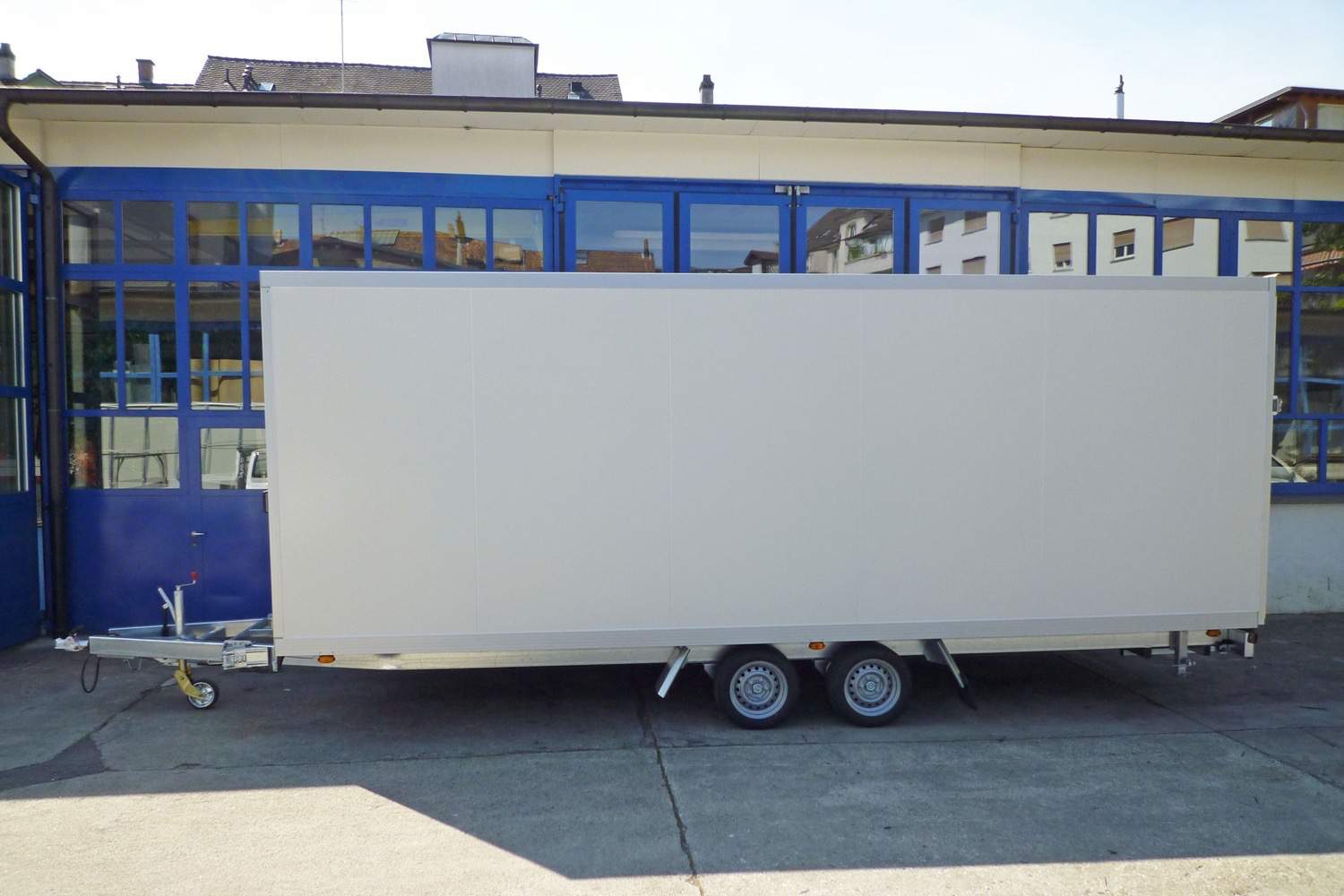 Fahrzeug gepflegt von Wenger AG Basel Abteilung /Standardanhänger/ Fahrzeug gepflegt von Wenger AG Basel Abteilung /Standardanhänger/