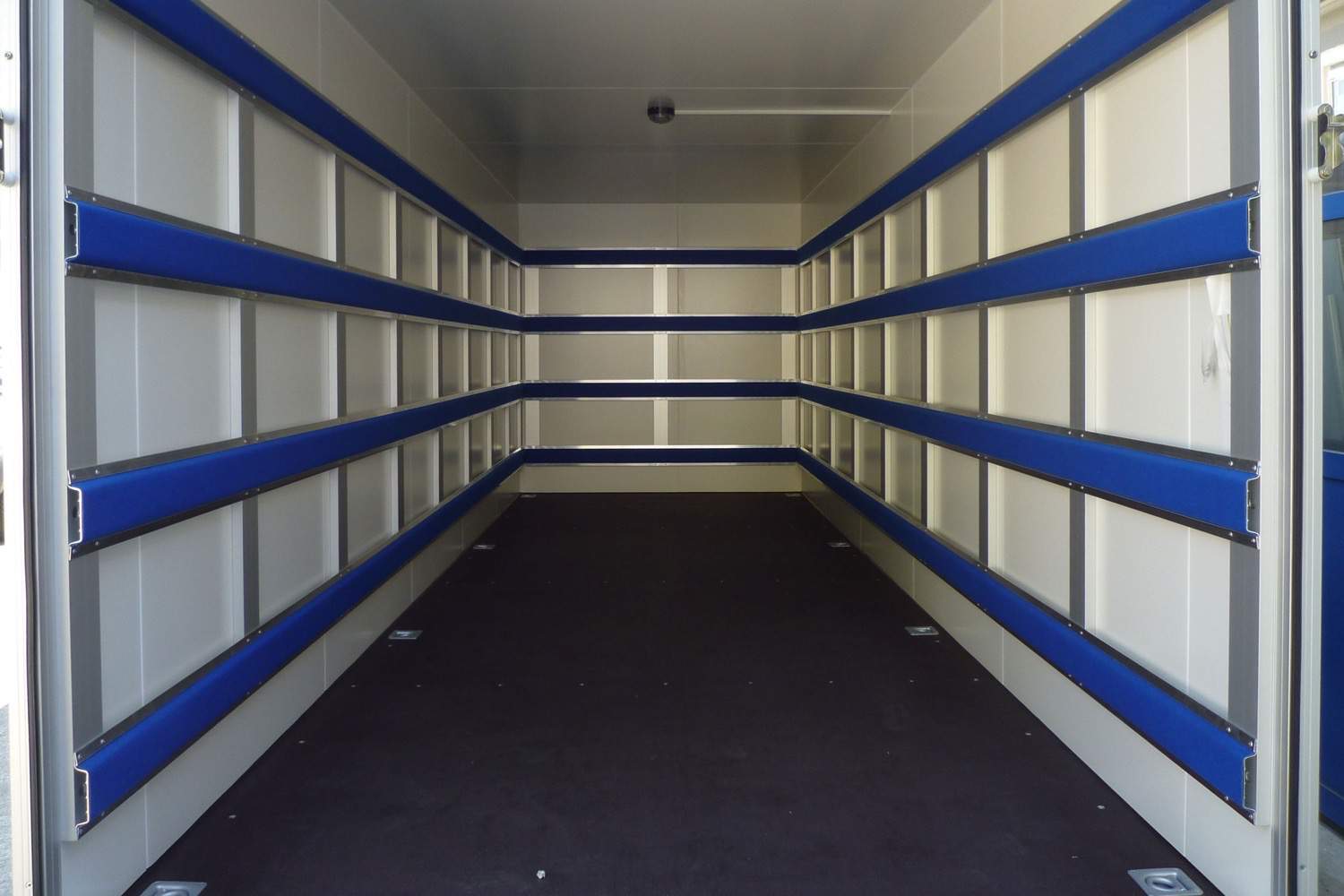 Fahrzeug gepflegt von Wenger AG Basel Abteilung /Standardanhänger/ Fahrzeug gepflegt von Wenger AG Basel Abteilung /Standardanhänger/