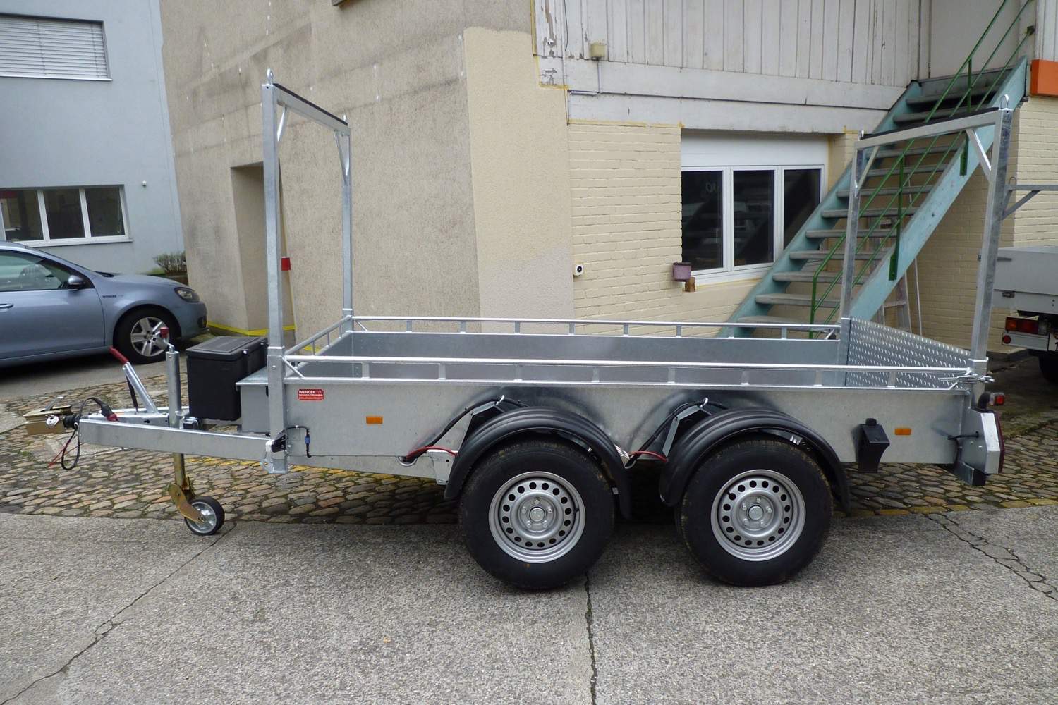 Fahrzeug gepflegt von Wenger AG Basel Abteilung /Standardanhänger/ Fahrzeug gepflegt von Wenger AG Basel Abteilung /Standardanhänger/