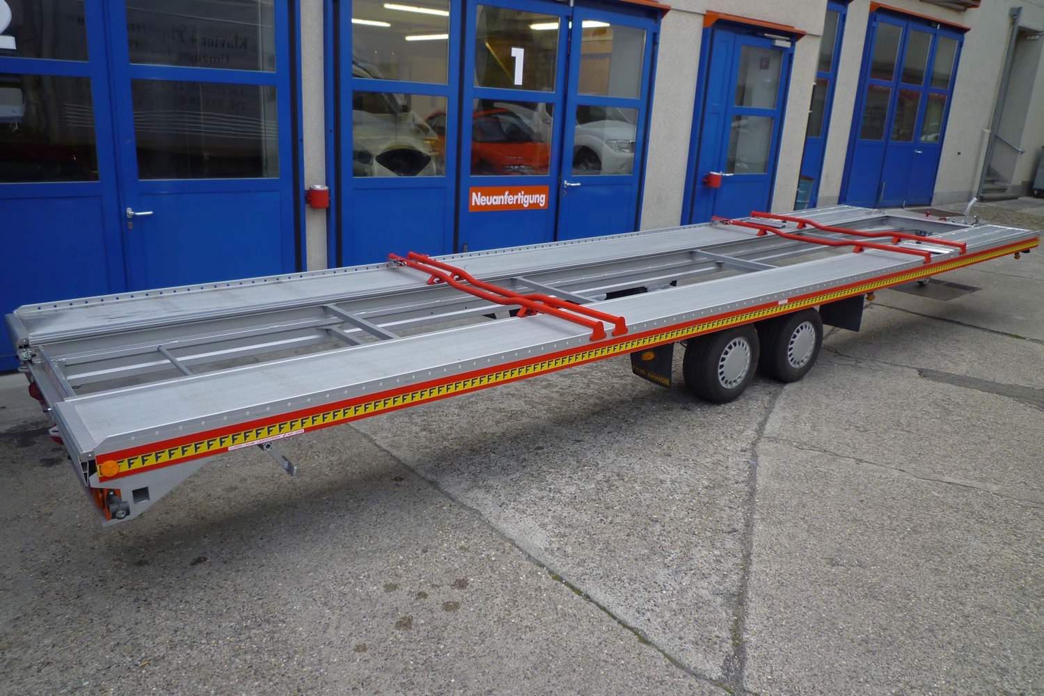 Fahrzeug gepflegt von Wenger AG Basel Abteilung /Standardanhänger/ Fahrzeug gepflegt von Wenger AG Basel Abteilung /Standardanhänger/