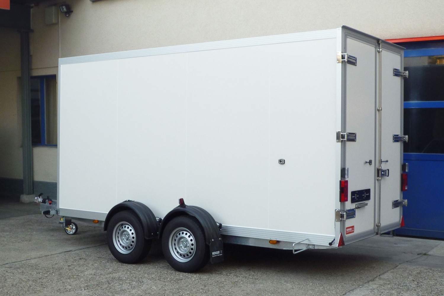 Fahrzeug gepflegt von Wenger AG Basel Abteilung /Standardanhänger/ Fahrzeug gepflegt von Wenger AG Basel Abteilung /Standardanhänger/