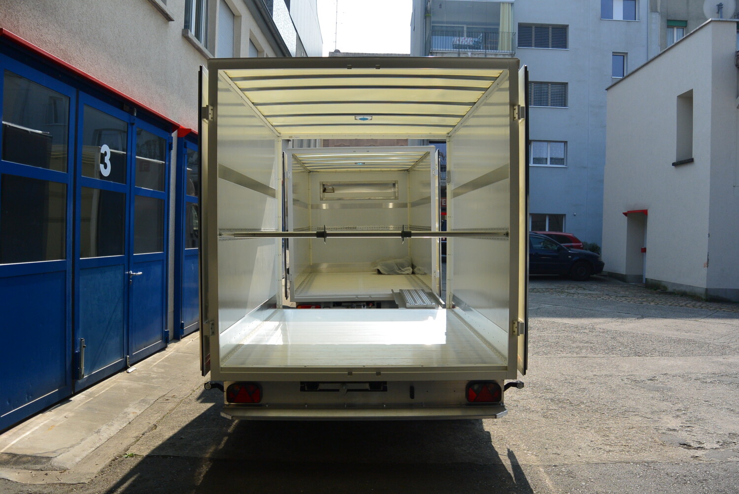 Fahrzeug gepflegt von Wenger AG Basel Abteilung /Ladungssicherung Aufbauten realisiert/ Fahrzeug gepflegt von Wenger AG Basel Abteilung /Ladungssicherung Aufbauten realisiert/