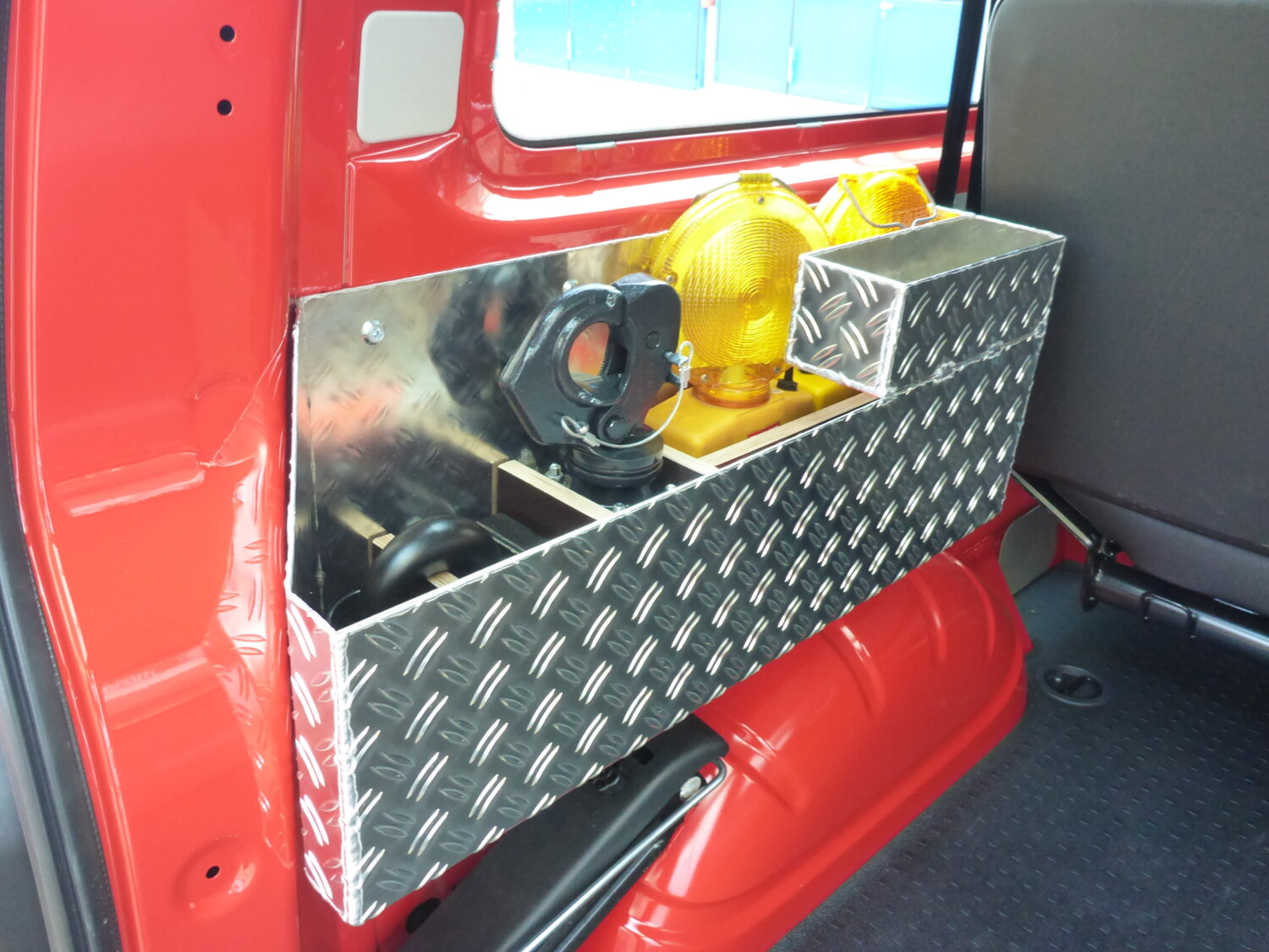 Fahrzeug gepflegt von Wenger AG Basel Abteilung /Individueller Ausbau/ Fahrzeug gepflegt von Wenger AG Basel Abteilung /Individueller Ausbau/