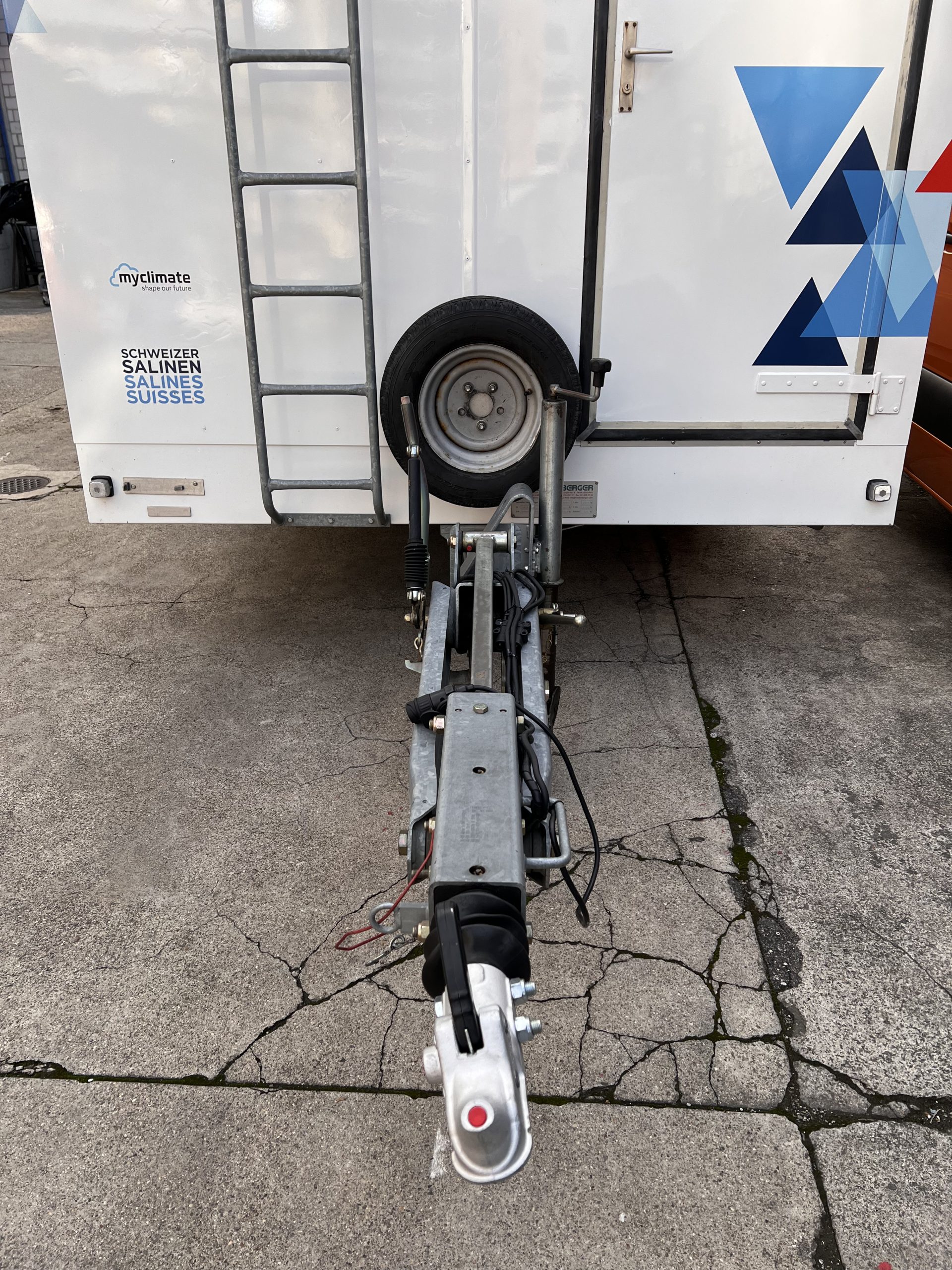 Fahrzeug gepflegt von Wenger AG Basel Abteilung /Service - Reparatur/ Fahrzeug gepflegt von Wenger AG Basel Abteilung /Service - Reparatur/