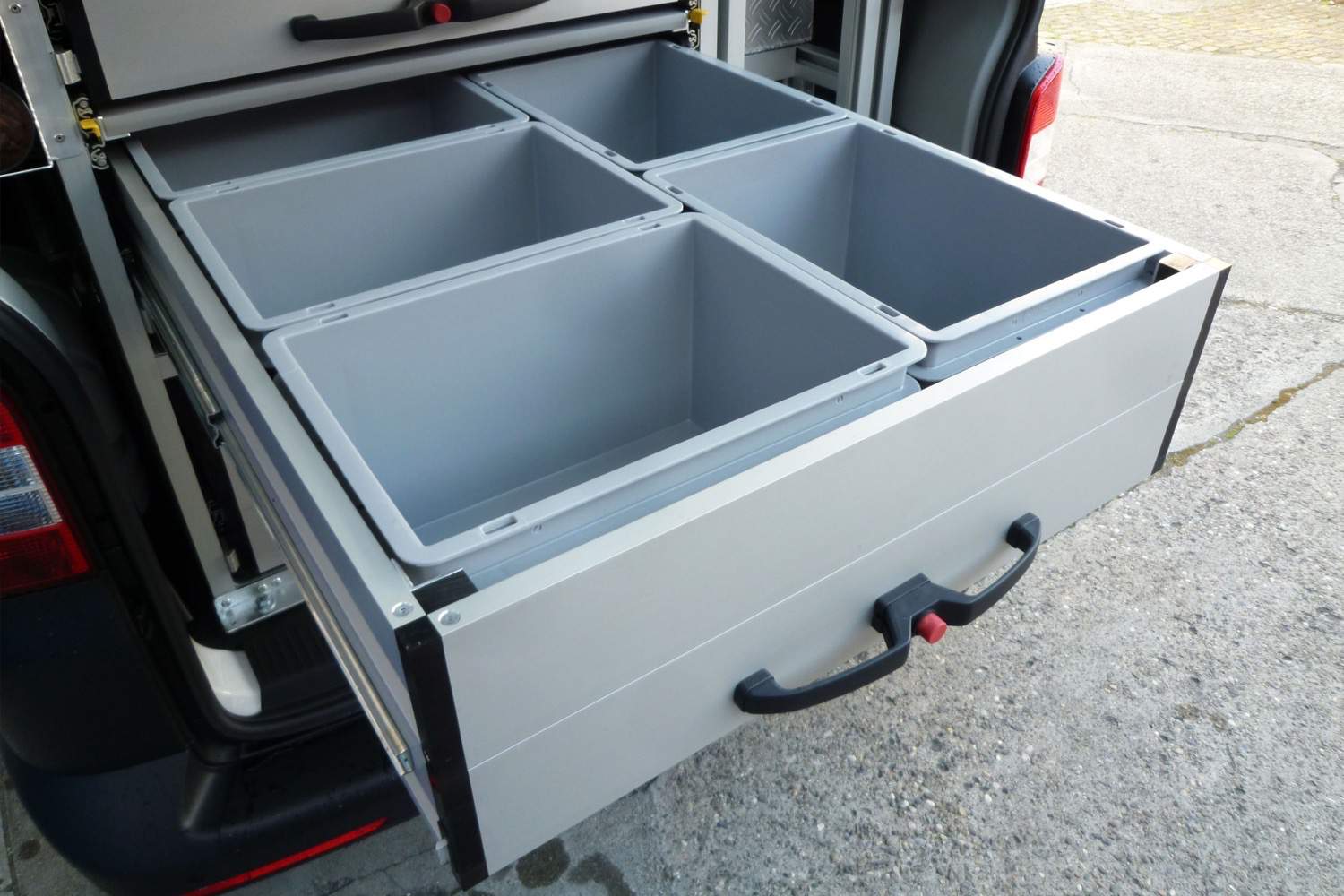 Fahrzeug gepflegt von Wenger AG Basel Abteilung /Individueller Ausbau/ Fahrzeug gepflegt von Wenger AG Basel Abteilung /Individueller Ausbau/