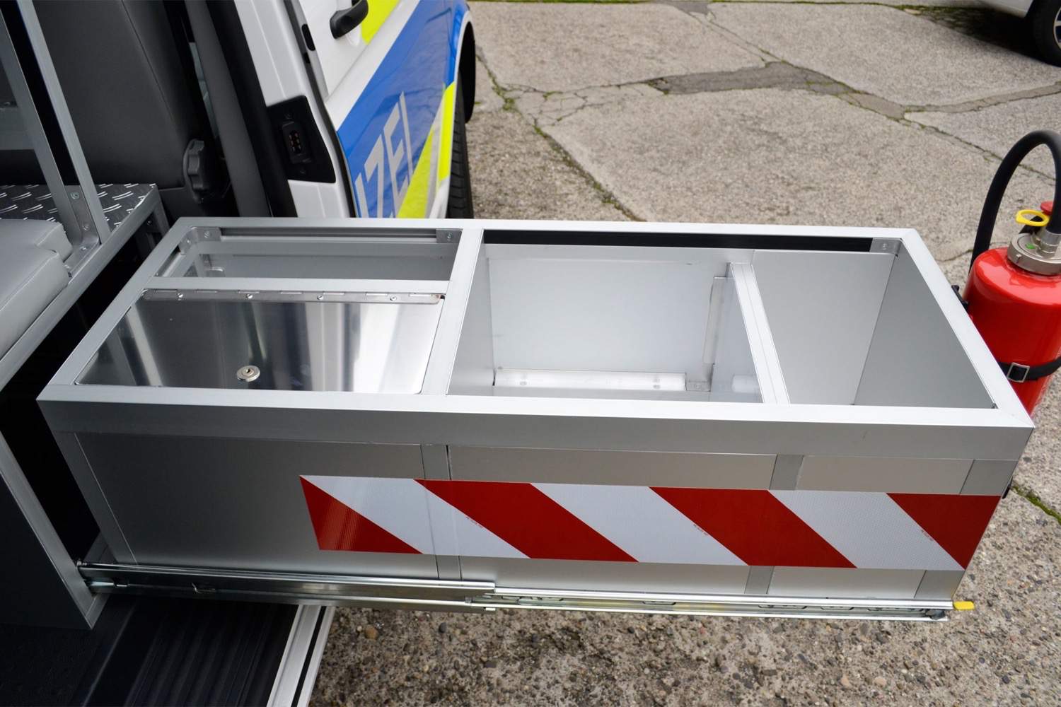 Fahrzeug gepflegt von Wenger AG Basel Abteilung /Individueller Ausbau/ Fahrzeug gepflegt von Wenger AG Basel Abteilung /Individueller Ausbau/