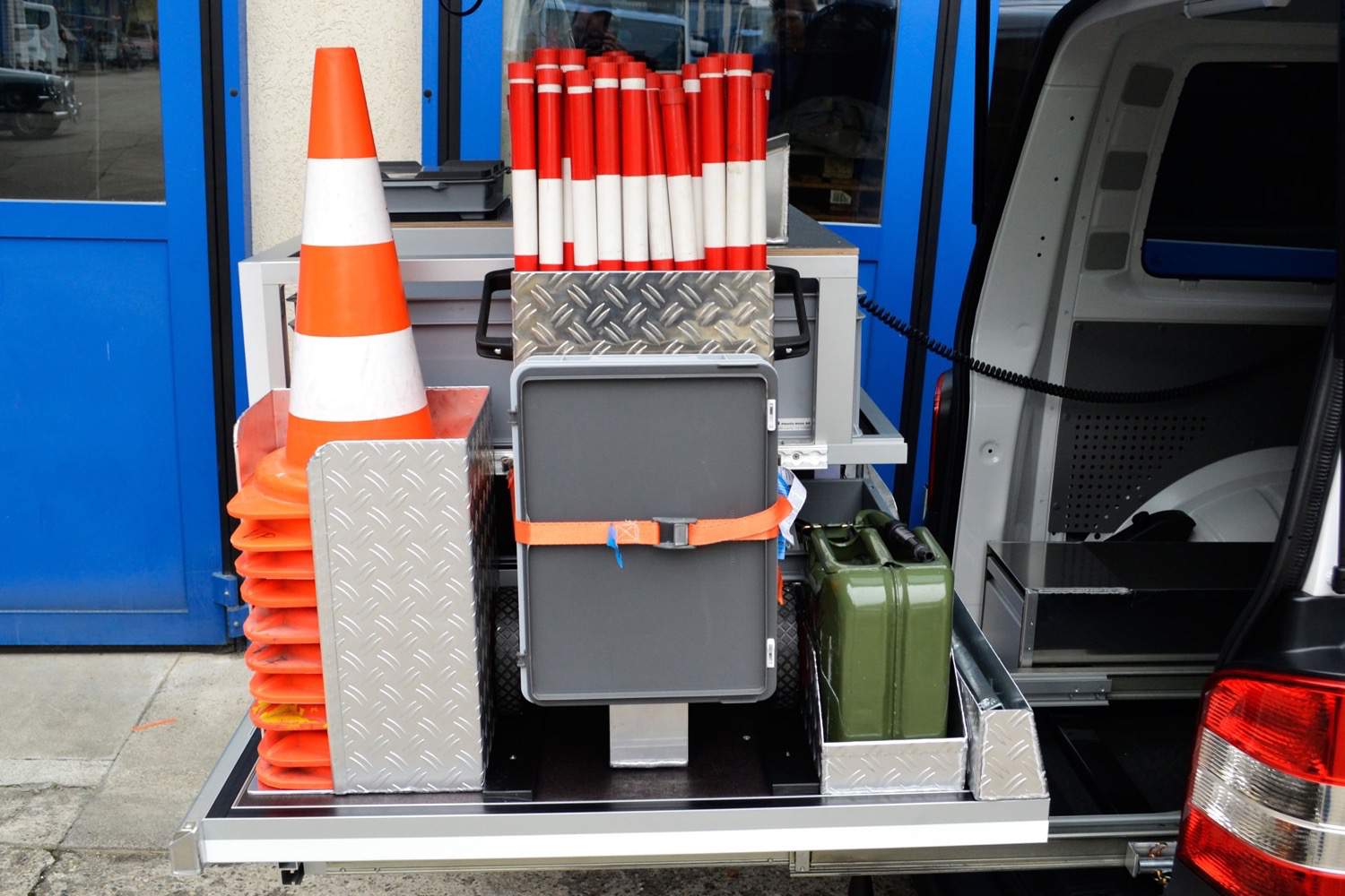 Fahrzeug gepflegt von Wenger AG Basel Abteilung /Individueller Ausbau/ Fahrzeug gepflegt von Wenger AG Basel Abteilung /Individueller Ausbau/