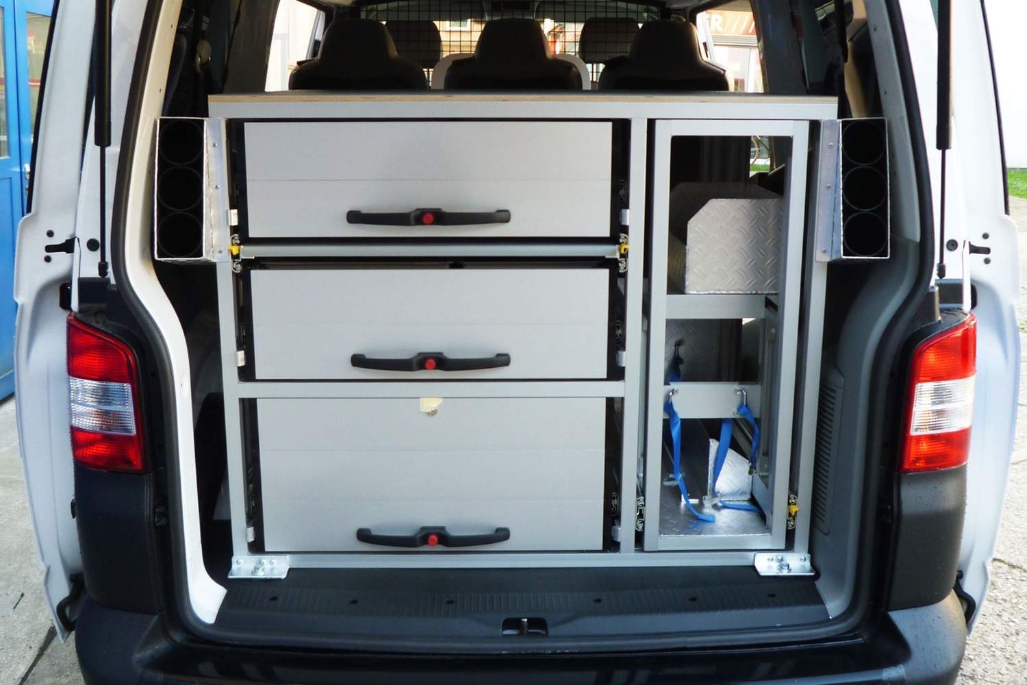 Fahrzeug gepflegt von Wenger AG Basel Abteilung /Individueller Ausbau/ Fahrzeug gepflegt von Wenger AG Basel Abteilung /Individueller Ausbau/