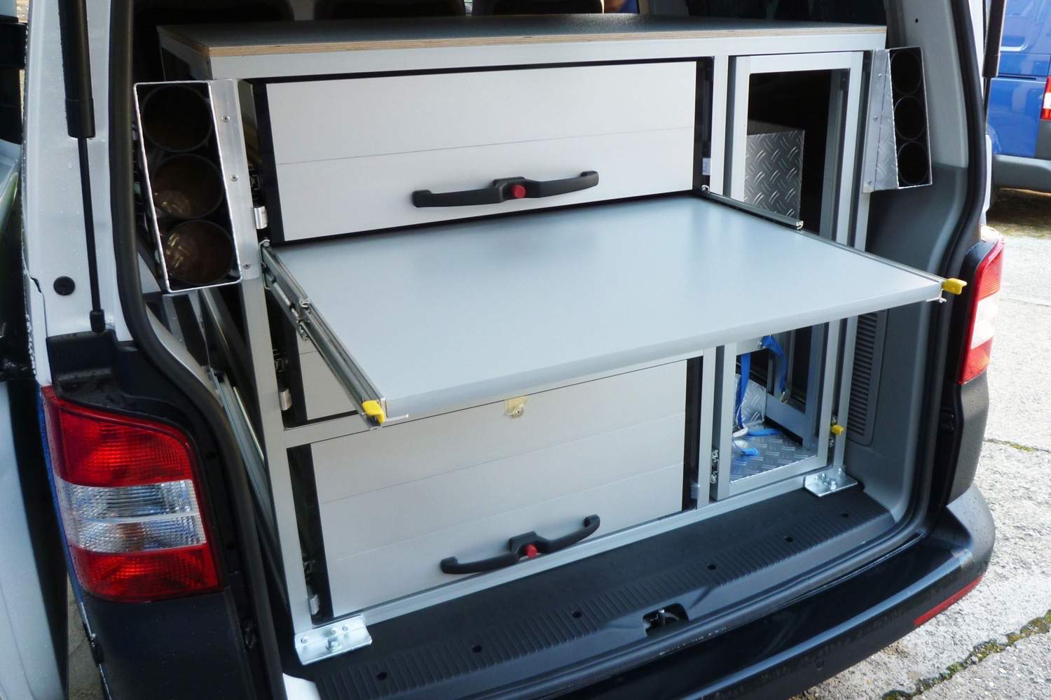 Fahrzeug gepflegt von Wenger AG Basel Abteilung /Individueller Ausbau/ Fahrzeug gepflegt von Wenger AG Basel Abteilung /Individueller Ausbau/