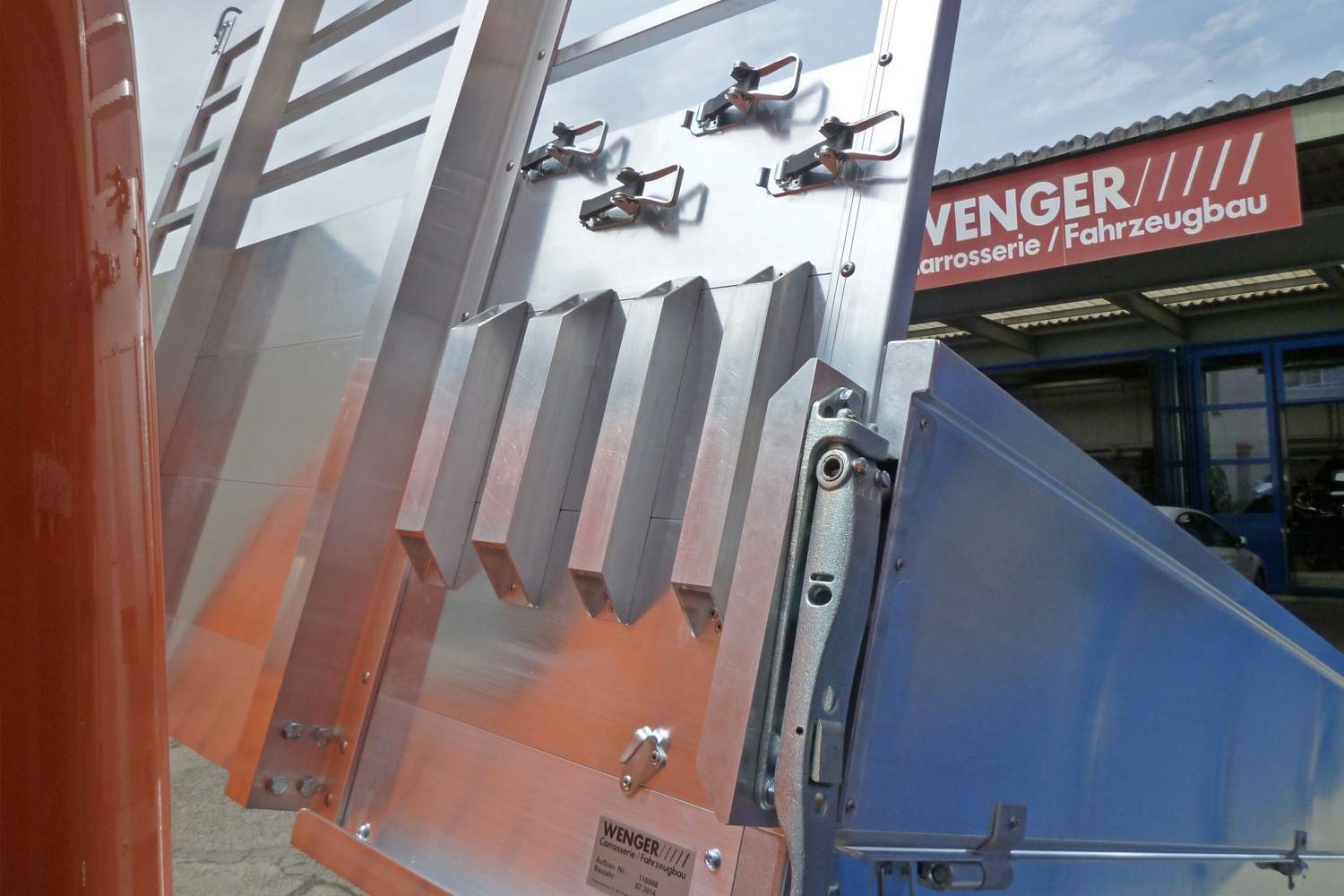 Fahrzeug gepflegt von Wenger AG Basel Abteilung /Zubehör - Produkte/ Fahrzeug gepflegt von Wenger AG Basel Abteilung /Zubehör - Produkte/