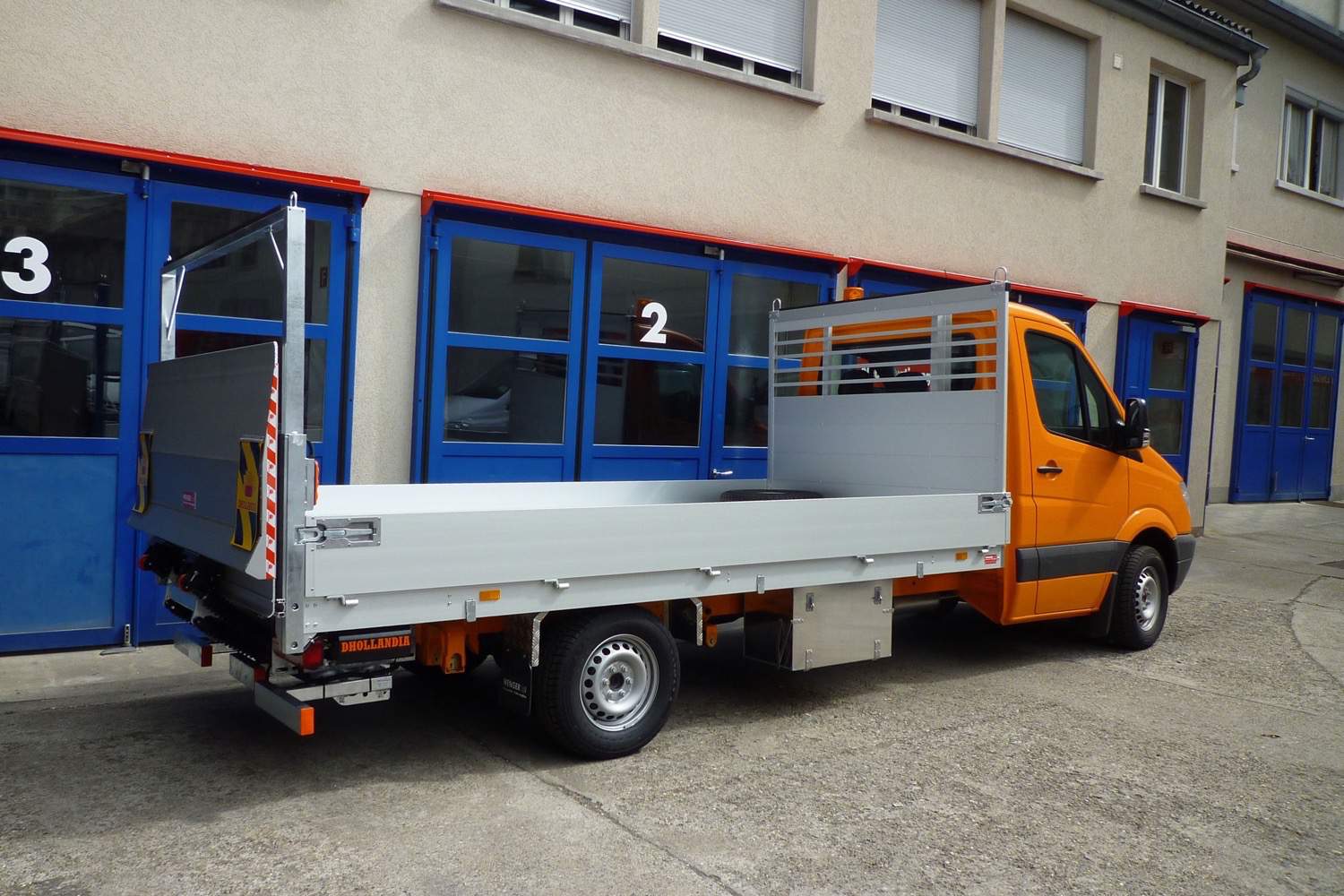 Fahrzeug gepflegt von Wenger AG Basel Abteilung /Pritsche/ Fahrzeug gepflegt von Wenger AG Basel Abteilung /Pritsche/