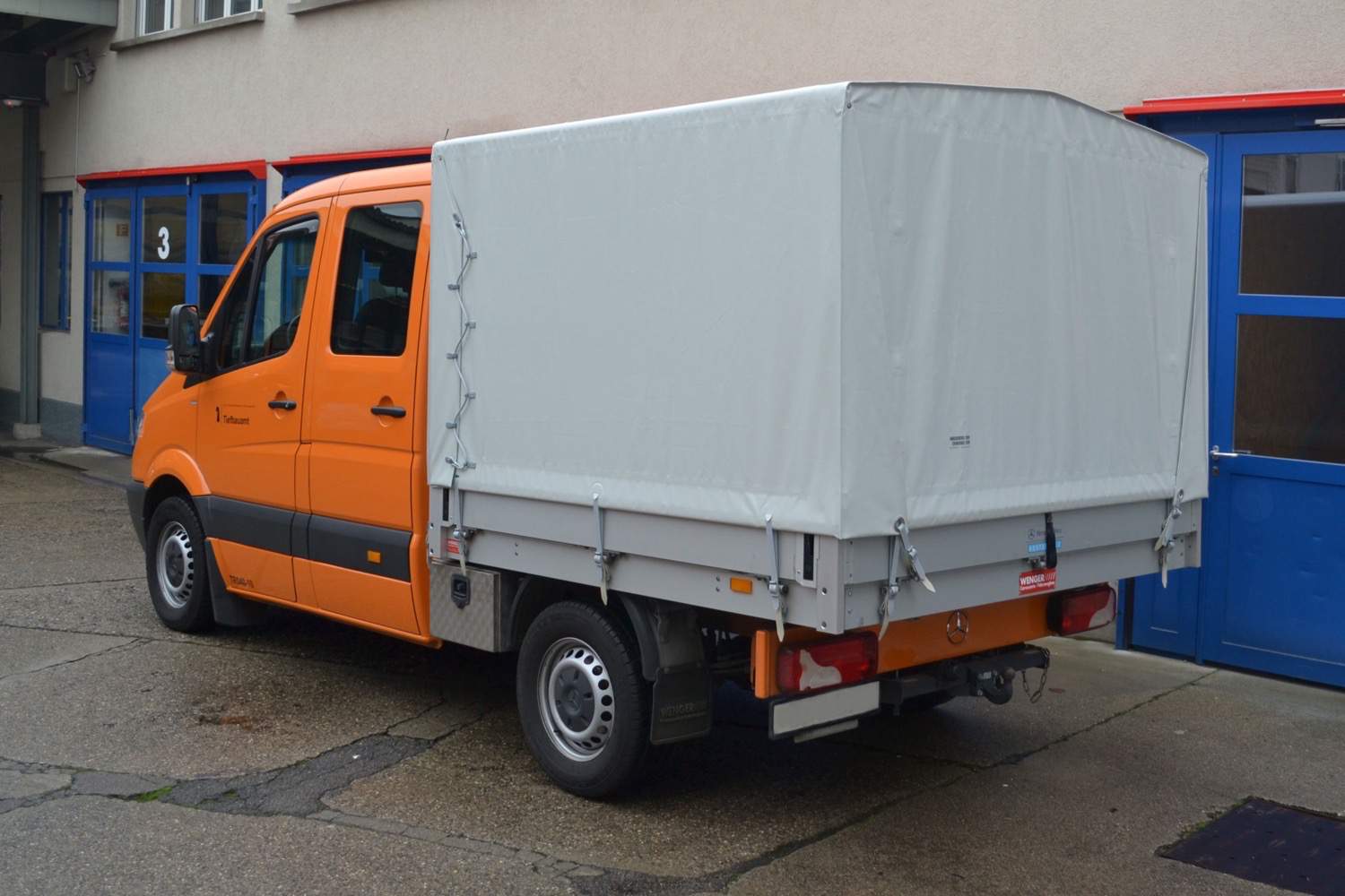 Fahrzeug gepflegt von Wenger AG Basel Abteilung /Planen/ Fahrzeug gepflegt von Wenger AG Basel Abteilung /Planen/