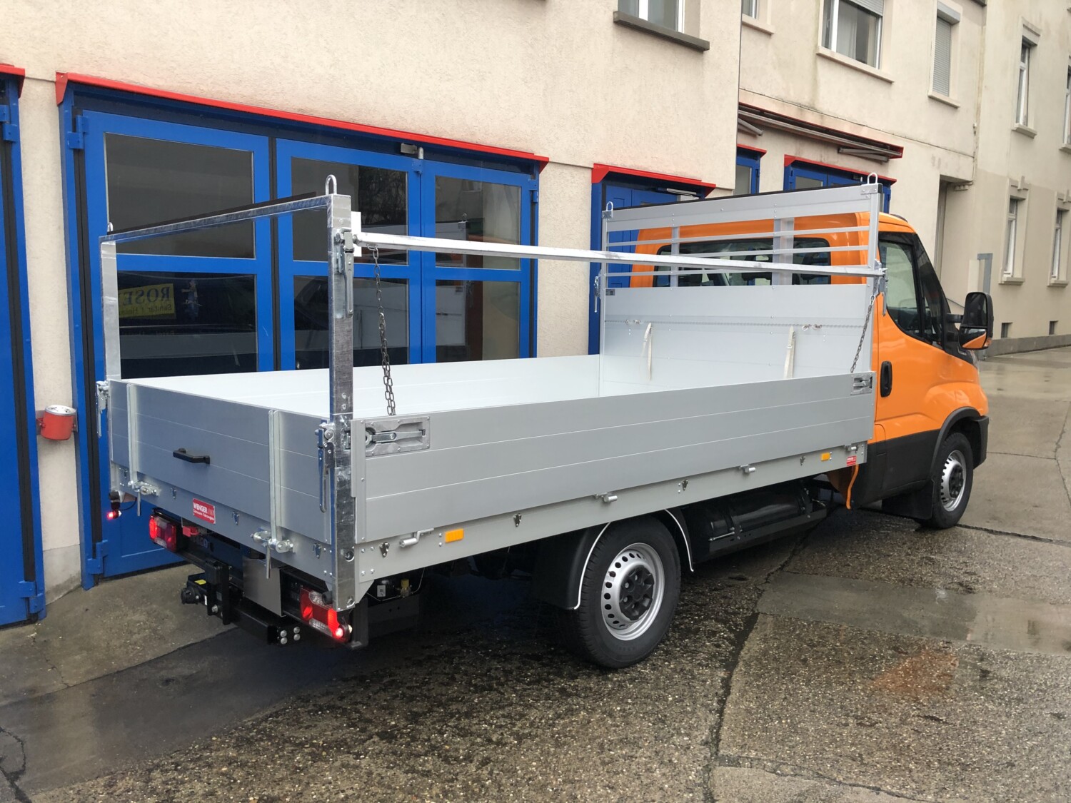 Fahrzeug gepflegt von Wenger AG Basel Abteilung /Pritsche/ Fahrzeug gepflegt von Wenger AG Basel Abteilung /Pritsche/