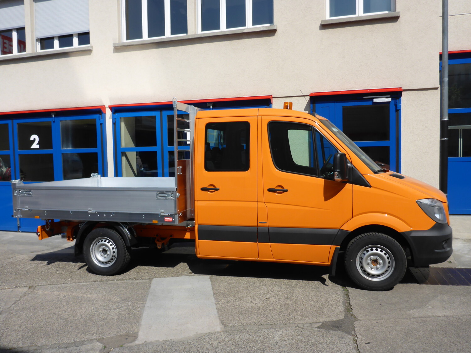 Fahrzeug gepflegt von Wenger AG Basel Abteilung /Kipper/ Fahrzeug gepflegt von Wenger AG Basel Abteilung /Kipper/