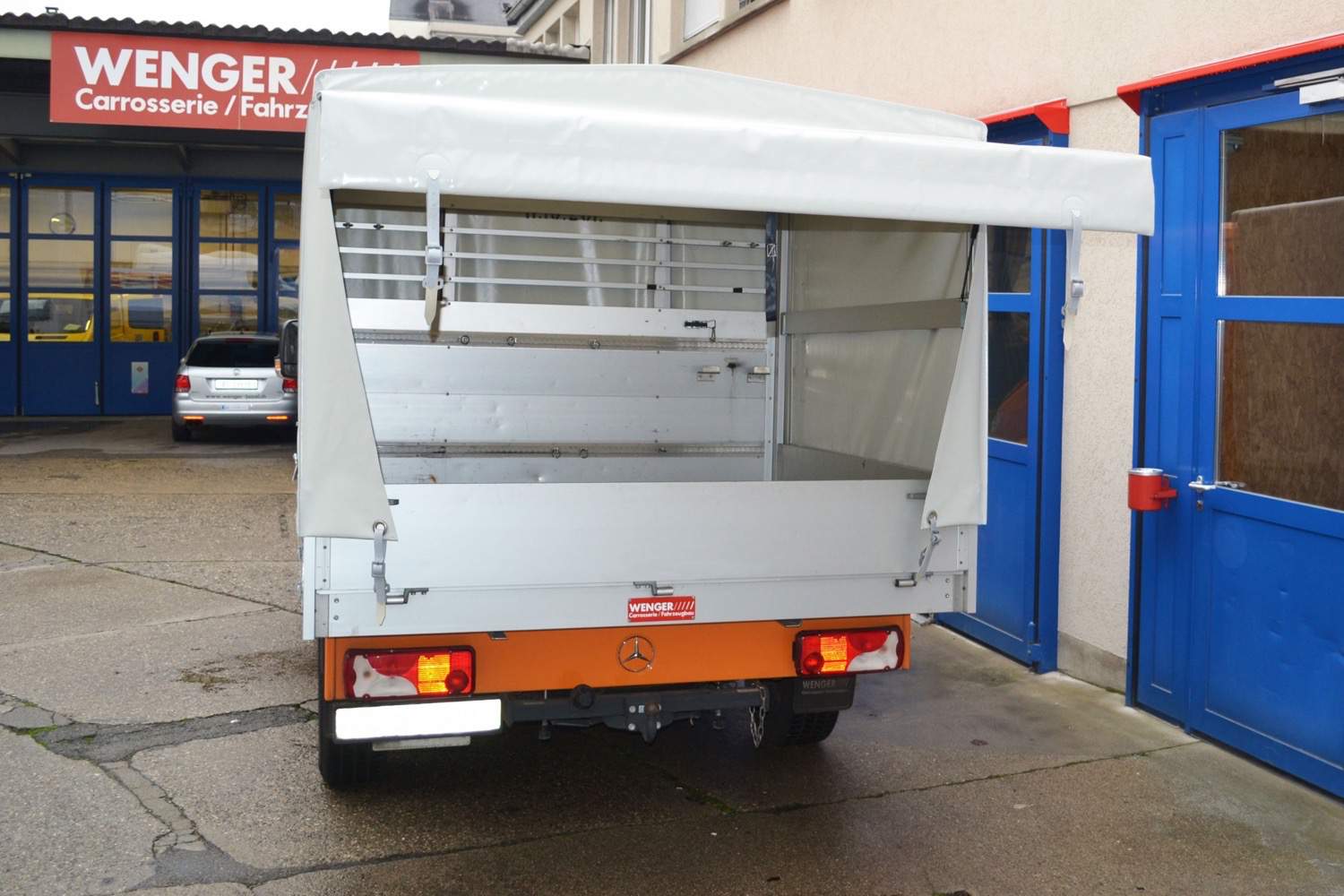 Fahrzeug gepflegt von Wenger AG Basel Abteilung /Planen/ Fahrzeug gepflegt von Wenger AG Basel Abteilung /Planen/