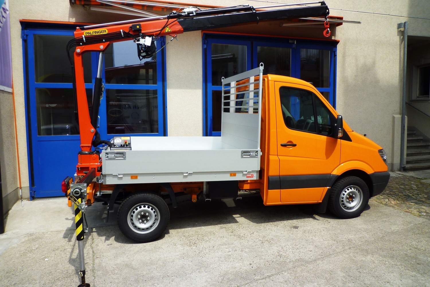 Fahrzeug gepflegt von Wenger AG Basel Abteilung /Kran/ Fahrzeug gepflegt von Wenger AG Basel Abteilung /Kran/
