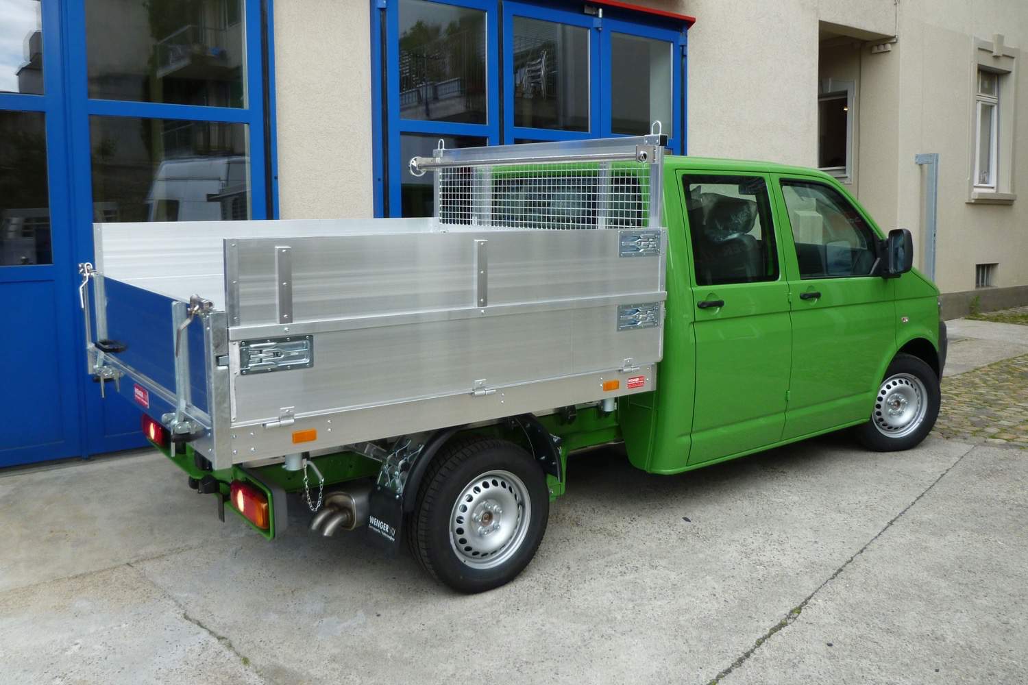 Fahrzeug gepflegt von Wenger AG Basel Abteilung /Kipper/ Fahrzeug gepflegt von Wenger AG Basel Abteilung /Kipper/