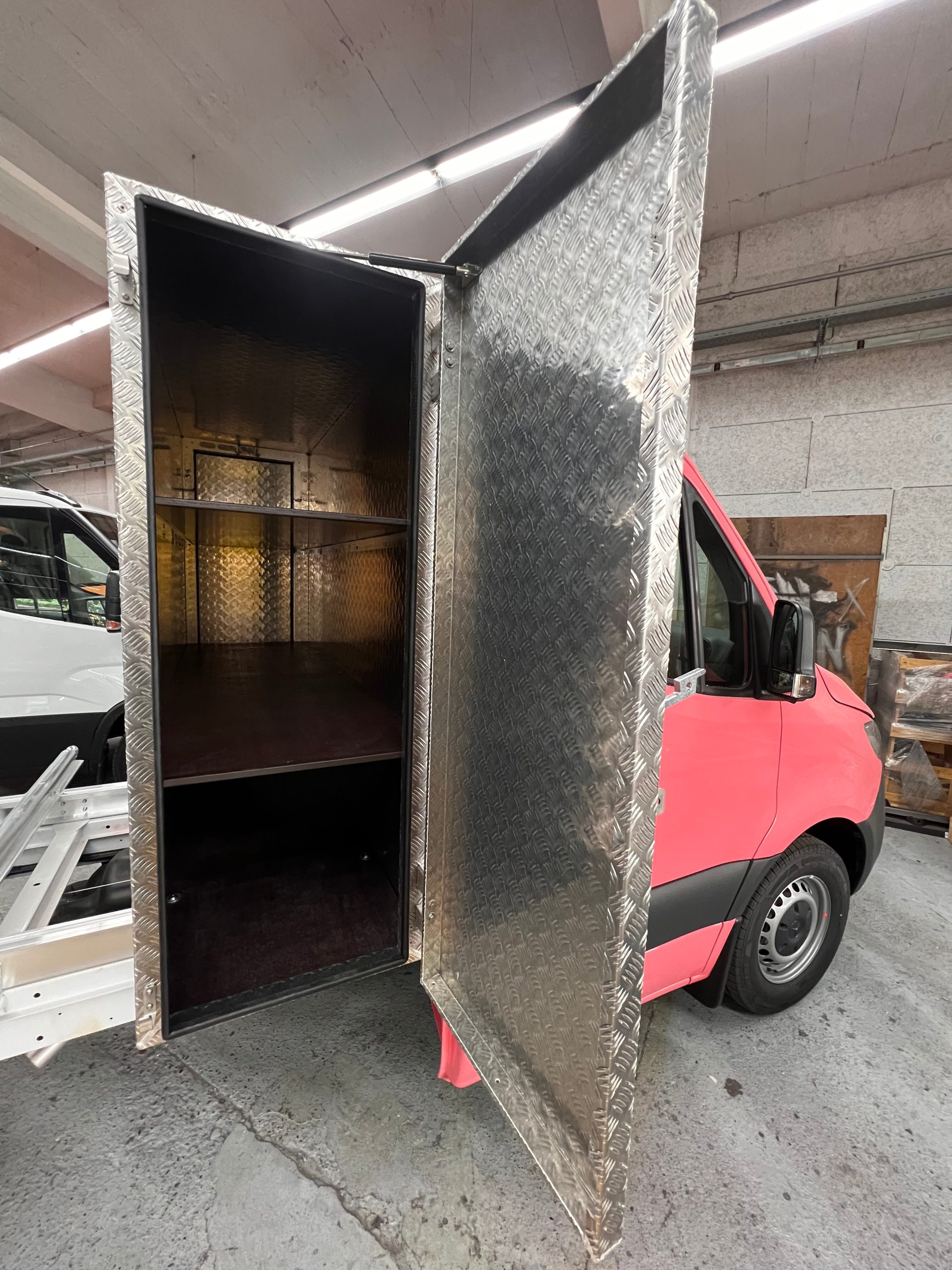 Fahrzeug gepflegt von Wenger AG Basel Abteilung Zubehör - Produkte/Kipper/ Fahrzeug gepflegt von Wenger AG Basel Abteilung Zubehör - Produkte/Kipper/