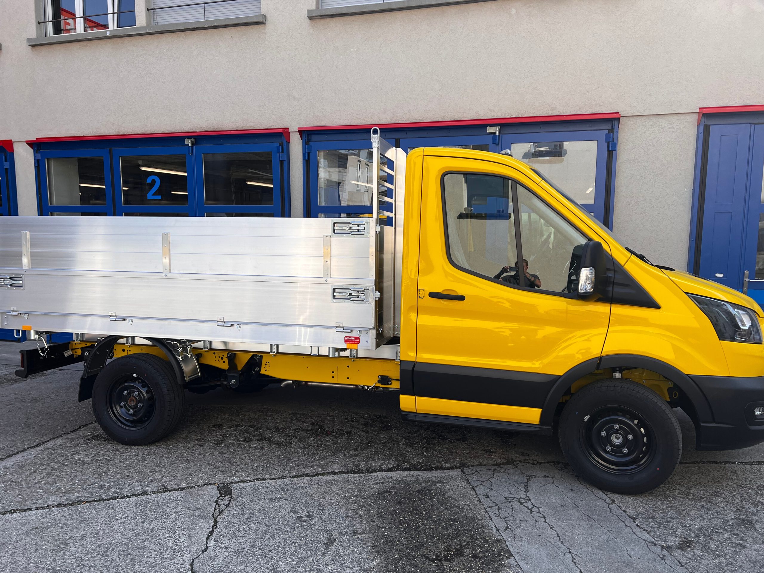 Fahrzeug gepflegt von Wenger AG Basel Abteilung /Kipper/ Fahrzeug gepflegt von Wenger AG Basel Abteilung /Kipper/