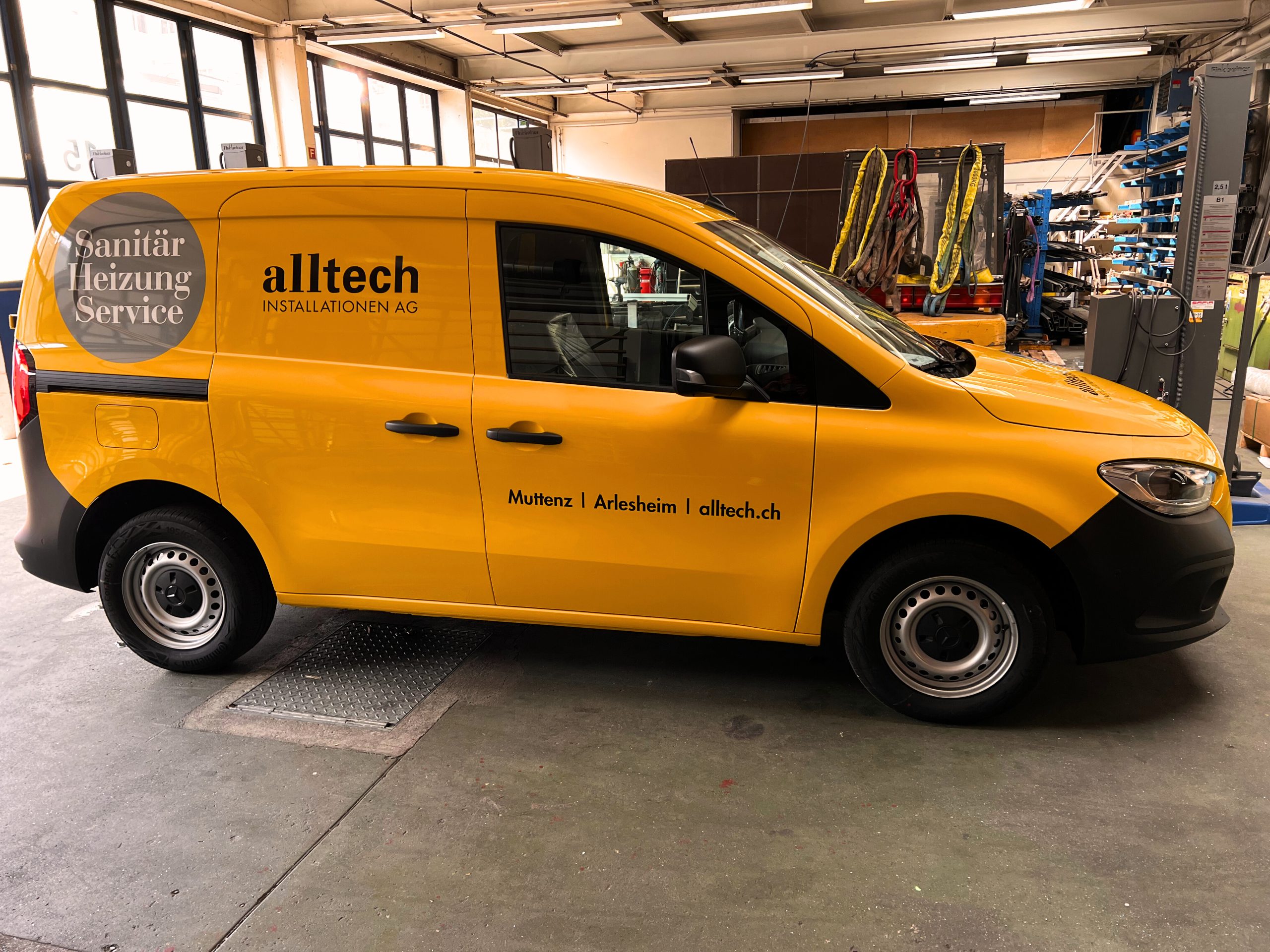 Fahrzeug gepflegt von Wenger AG Basel Abteilung /Individueller Ausbau/ Fahrzeug gepflegt von Wenger AG Basel Abteilung /Individueller Ausbau/